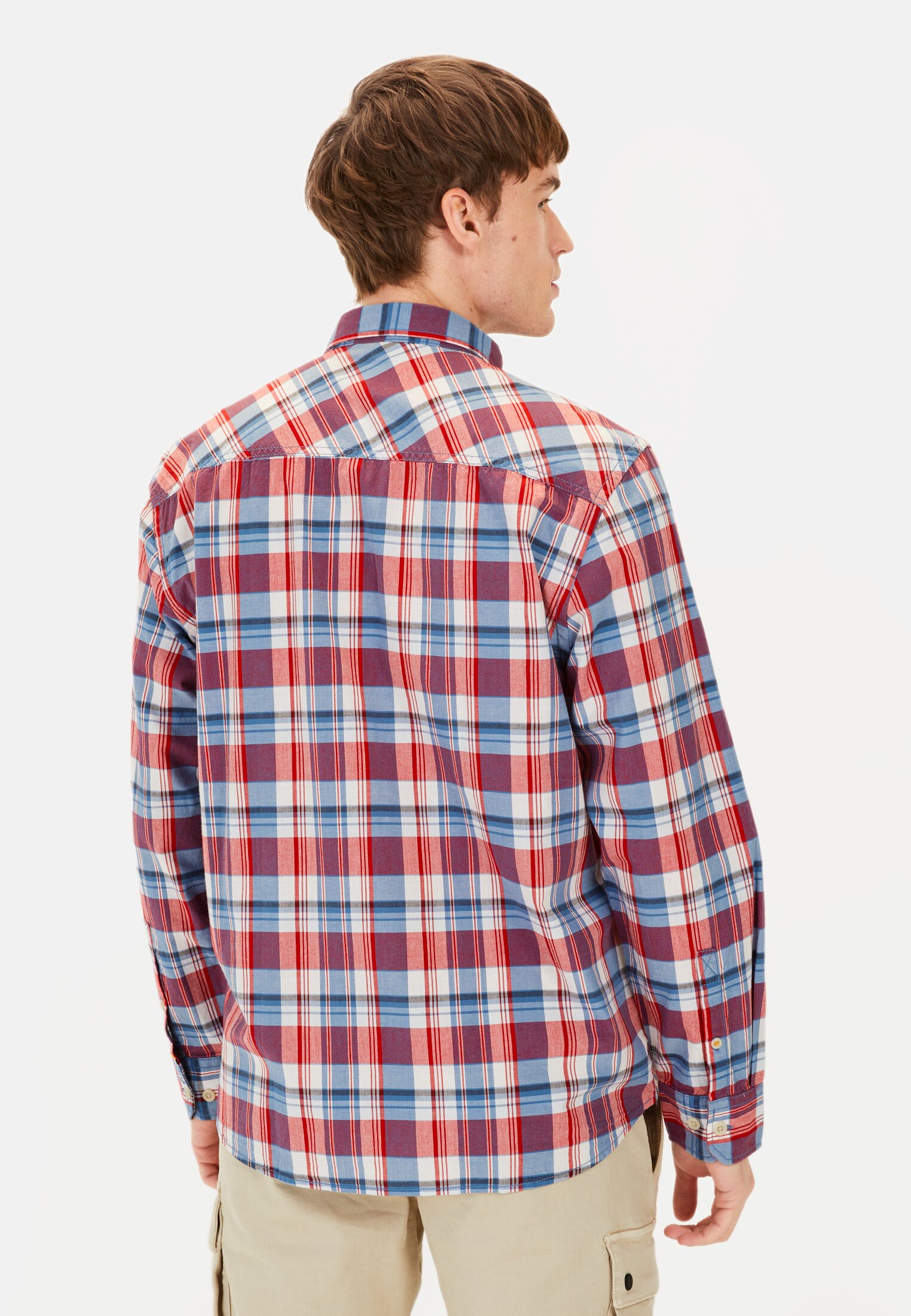 MI_0919F-5S93-55_M2-01 Men Checked long-sleeved shirt with chest pocket Berry red worn back