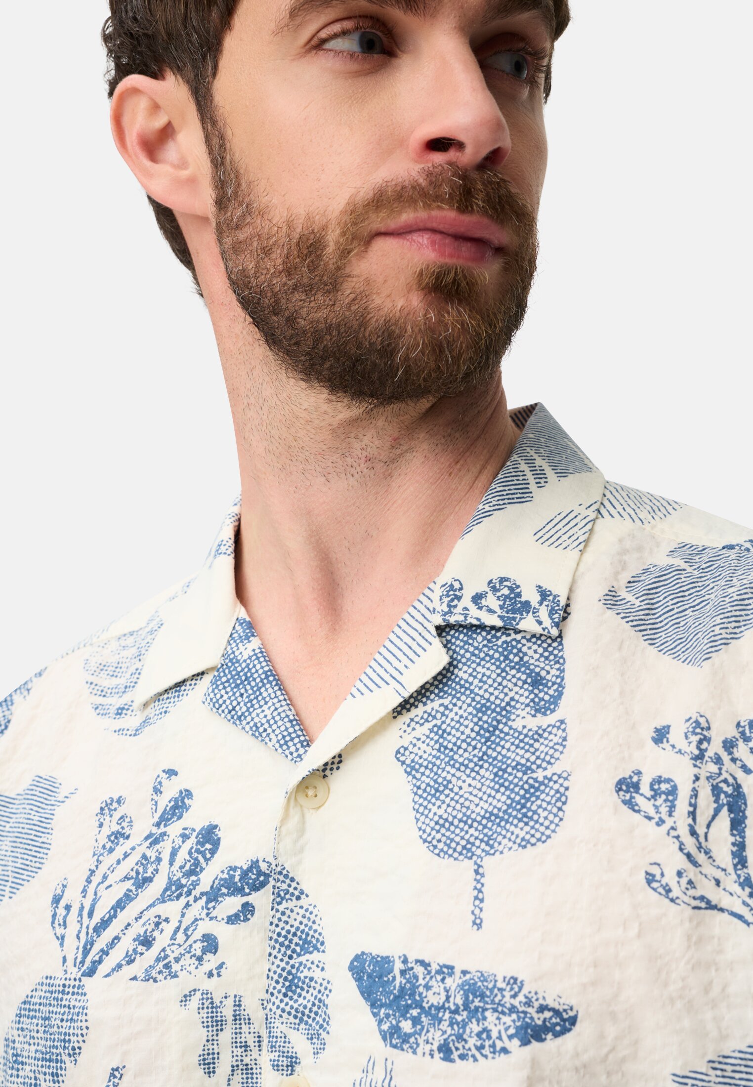 Heren Overhemd met korte mouwen van rekbaar materiaal Indigoblauw gedragen detail dichtbij