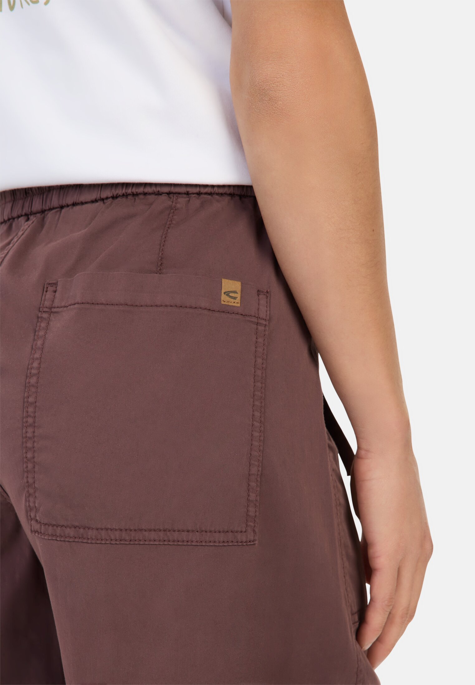 camelactive_Shorts_Brickrose_397105-5F86-26_M5 Women Bermuda shorts with elastic drawstring Dark Red worn detail close