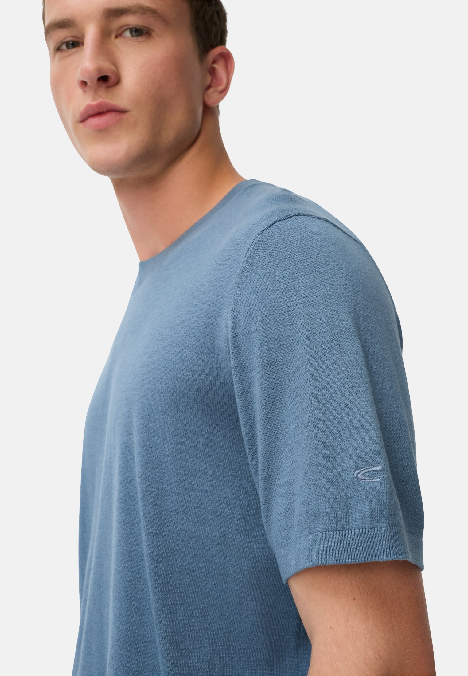 Men Knitted shirt made of pure cotton Stone blue worn detail close