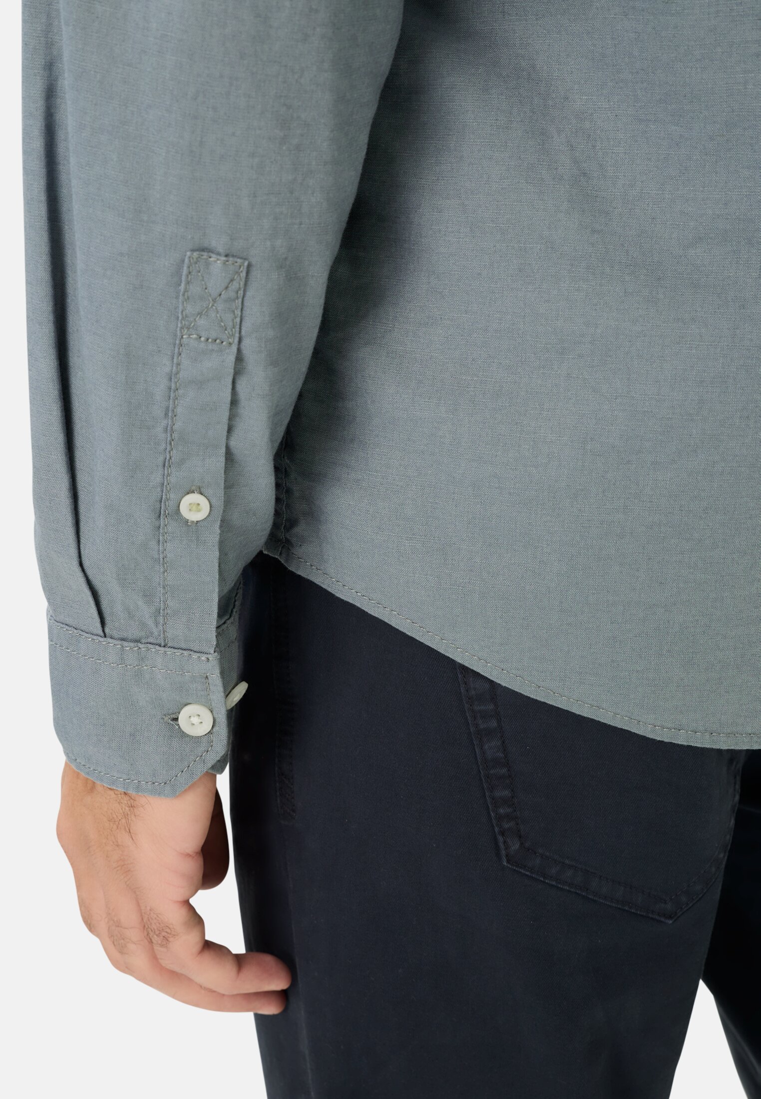 Heren Linnen-katoen mix shirt met lange mouwen Stormblauw gedragen detail dichtbij  