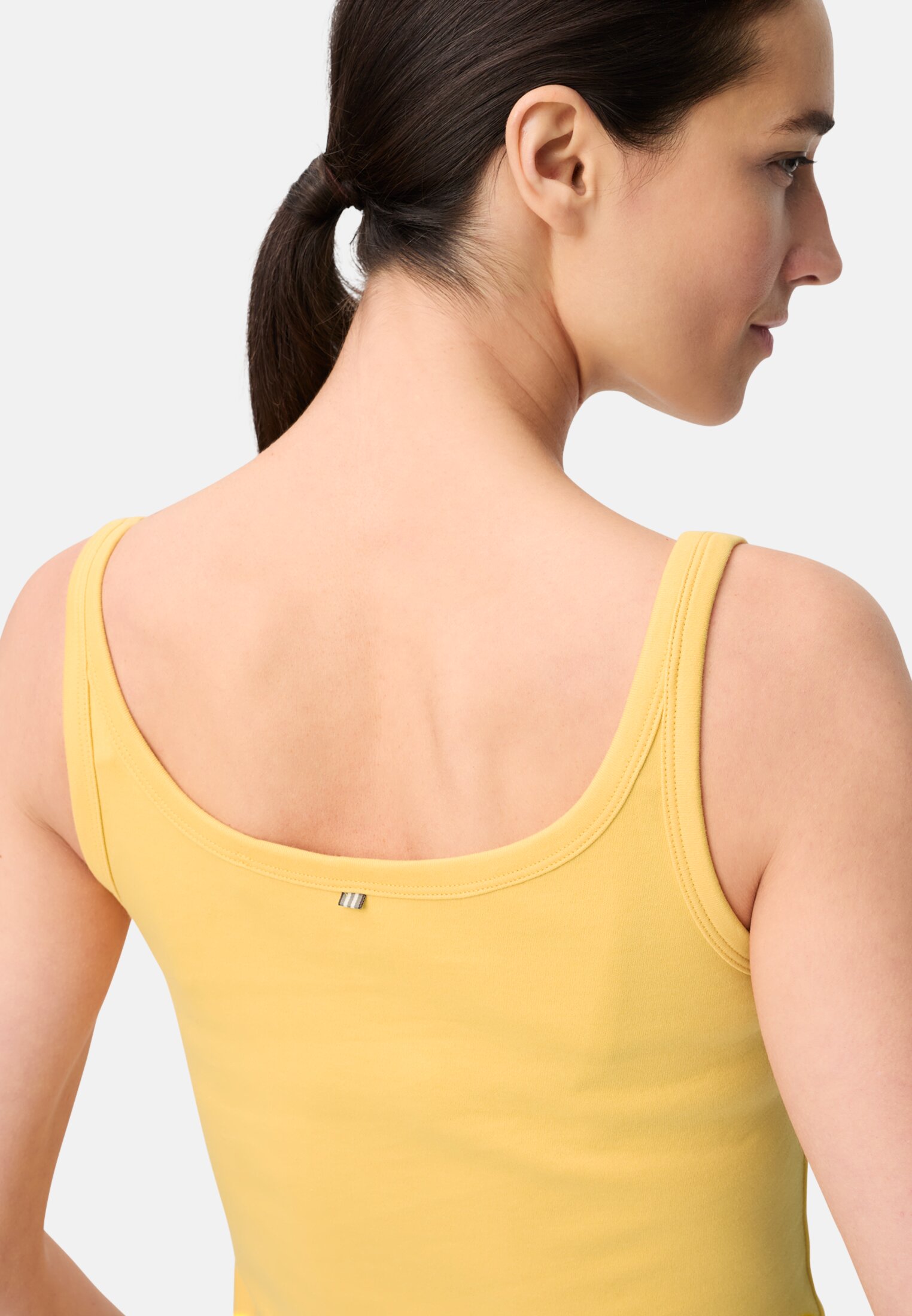 Women Fitted top made of pure cotton Yellow worn detail close