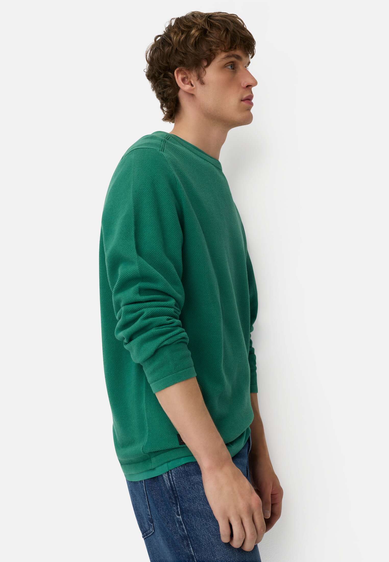 Herren Pullover aus reiner Baumwolle Tannengrün getragen emotional
