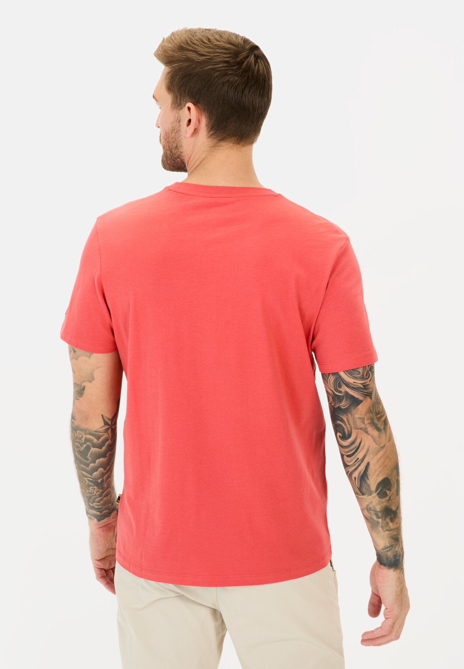 MI_09700-5T02-50_M2-00 Men T-shirt made from organic cotton Sunfaded Red worn back