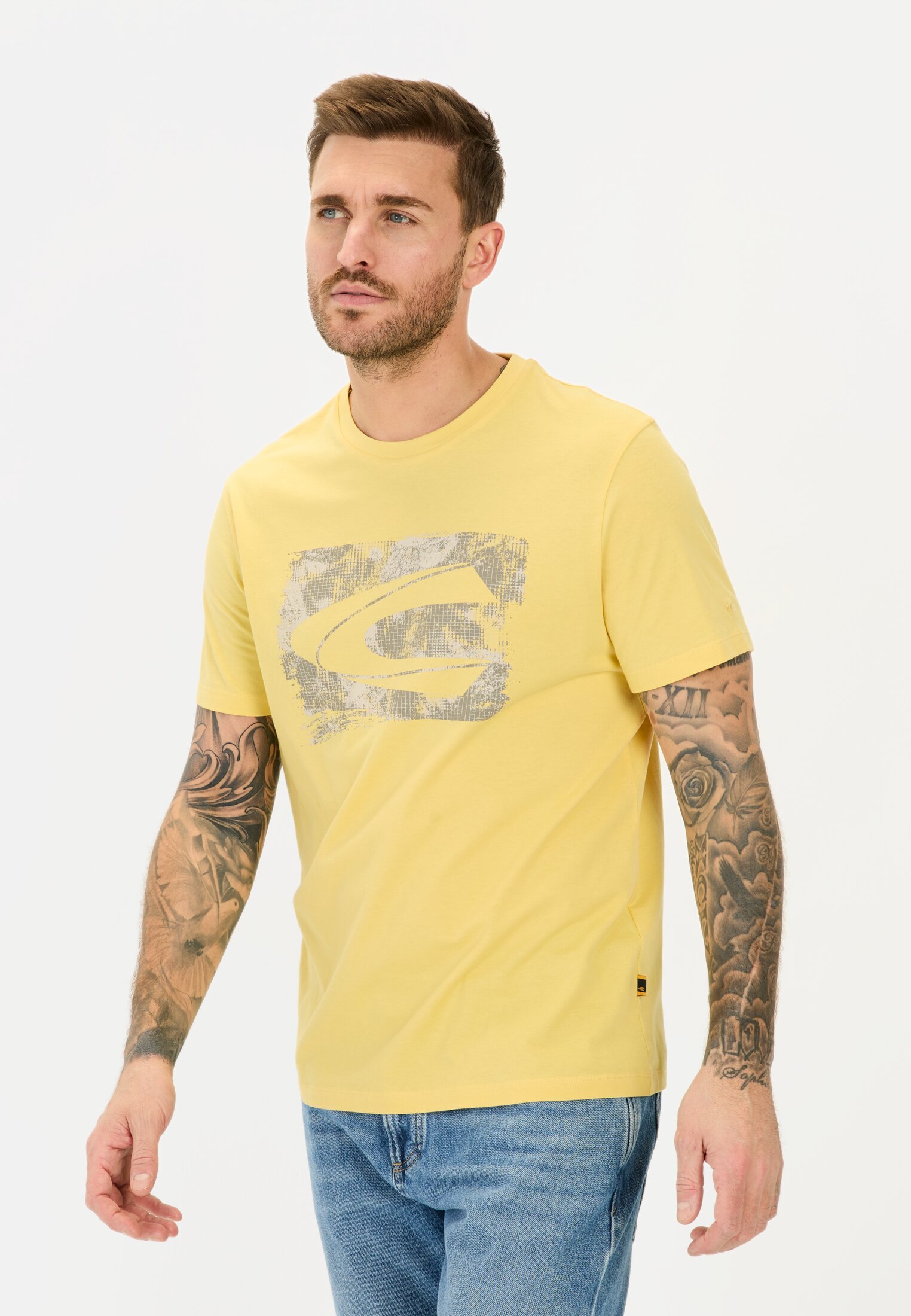 Men T-shirt made from organic cotton Citron worn front