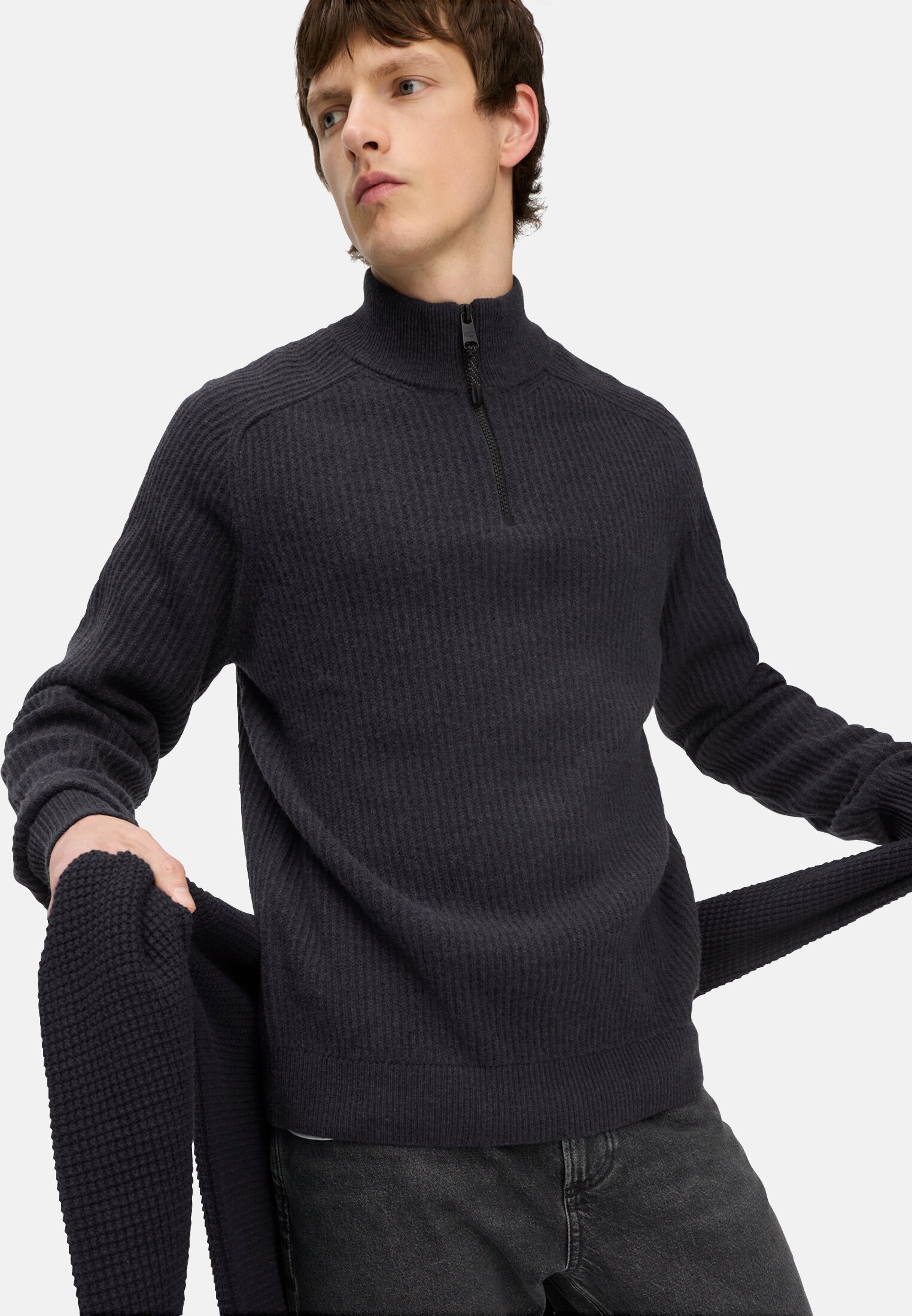 Men Knitted troyer made of pure wool Navy blue worn emotional