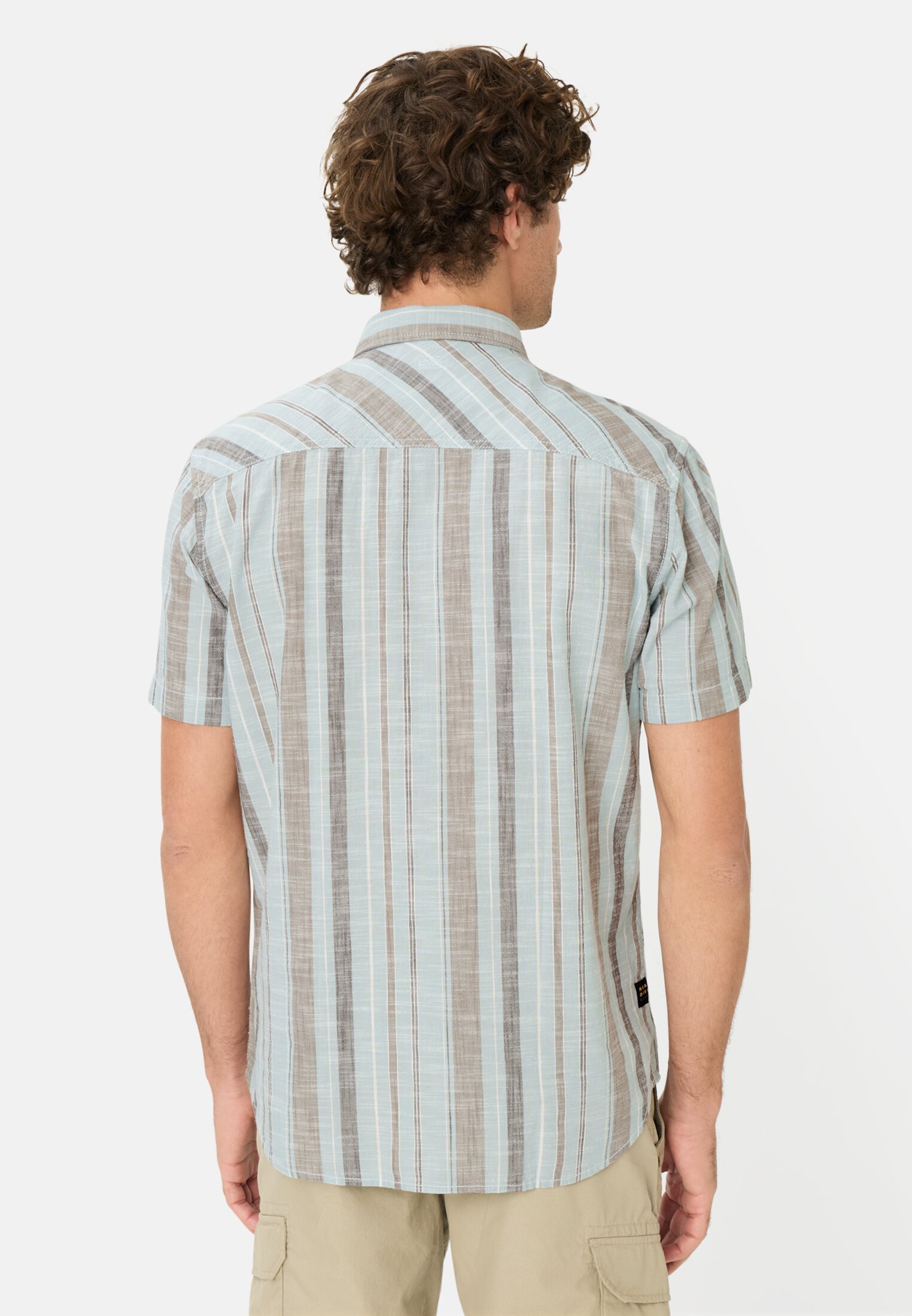 Men Checkered shirt made of pure cotton worn back