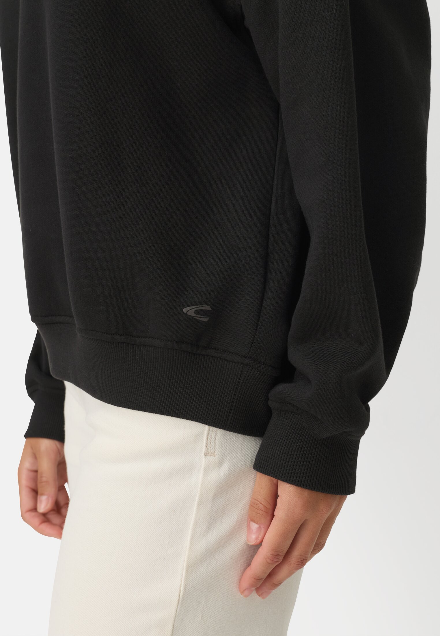 Damen Sweatshirt mit Backprint Schwarz getragen detailliert nah