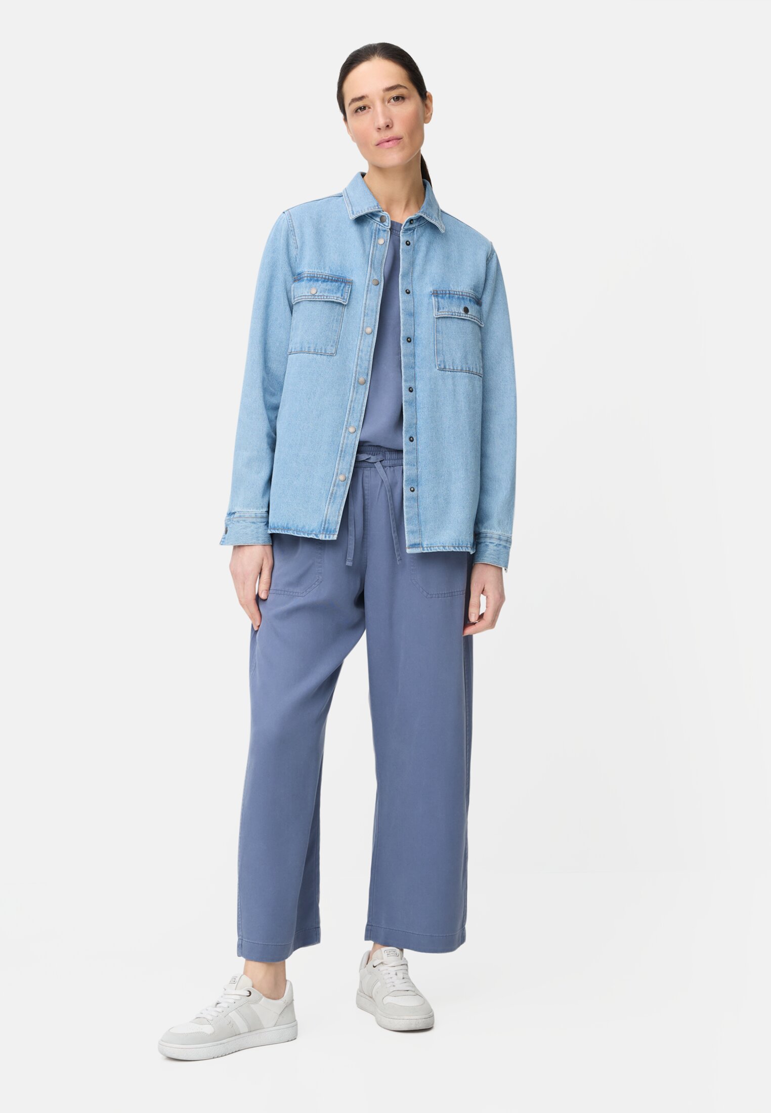 Damen Culotte mit Tunnelzug Ozeanblau getragen vorne Ganzkörper