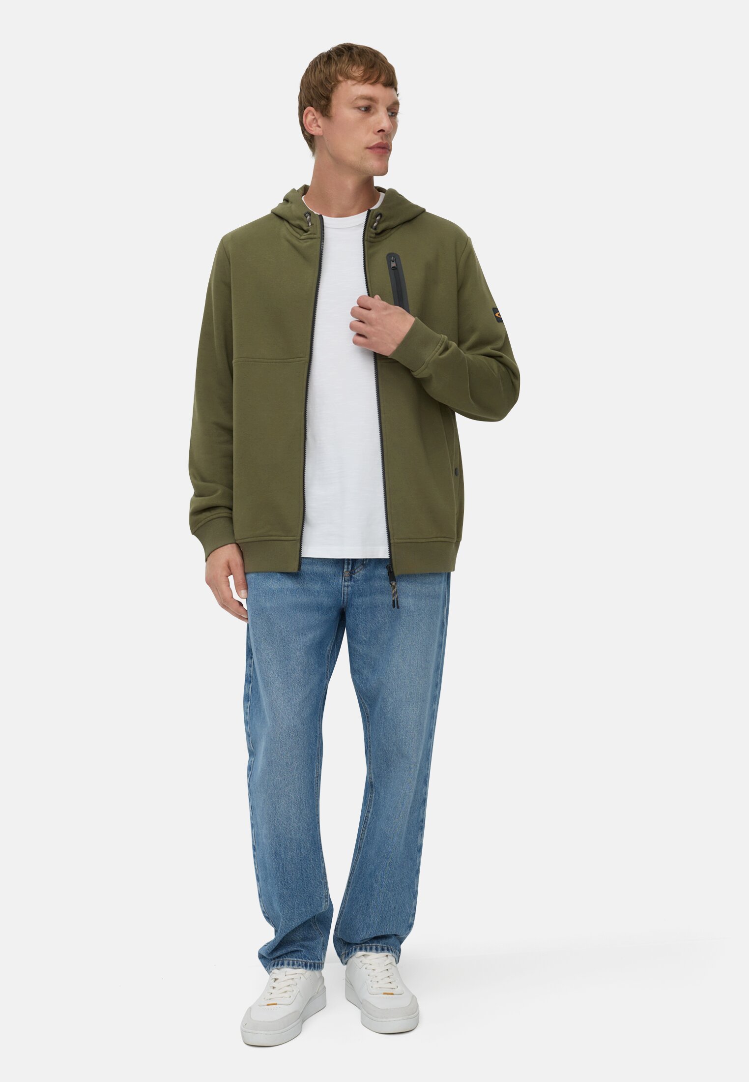 Herren Sweatjacke mit Kapuze Waldgrün getragen vorne Ganzkörper