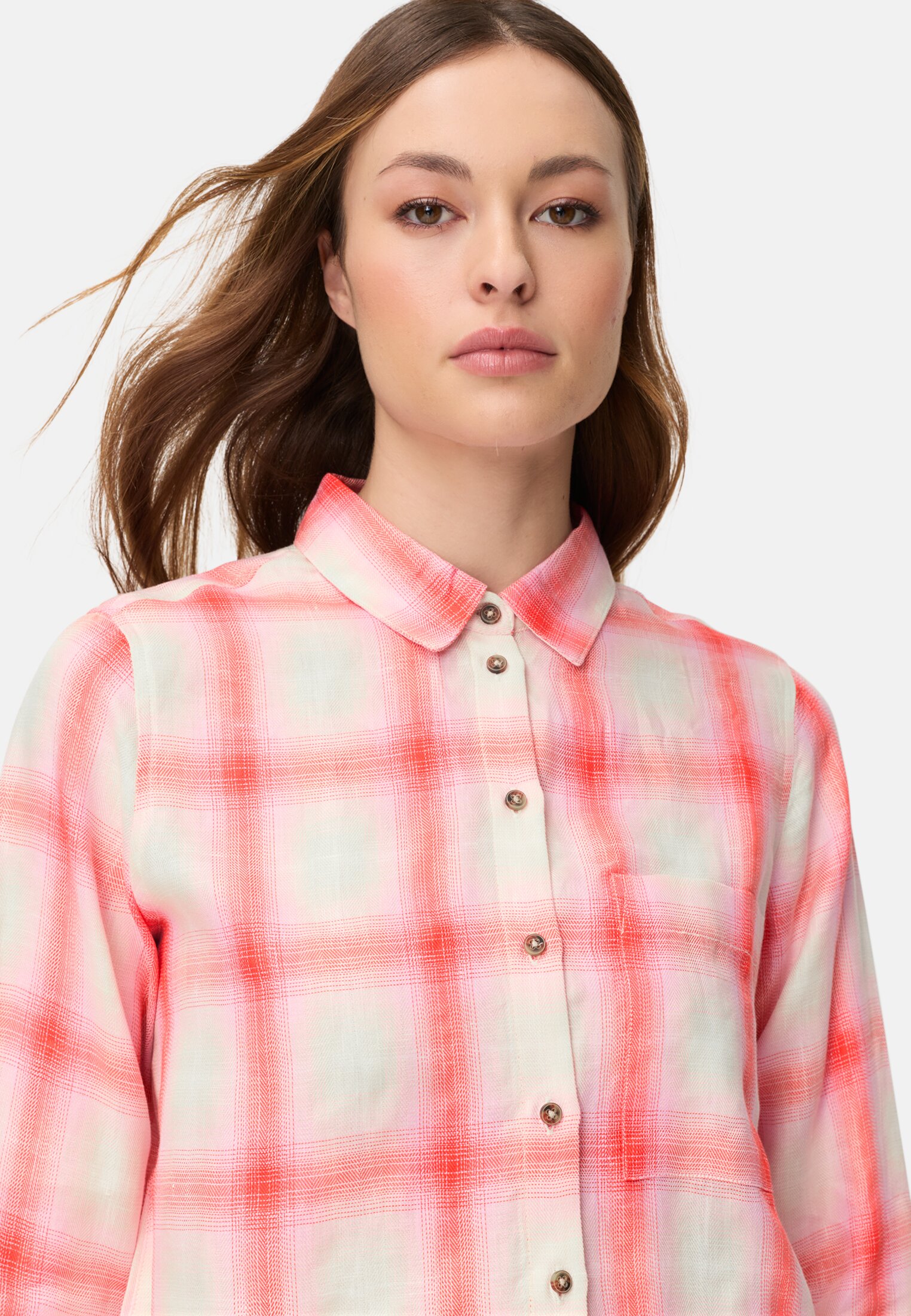 Damen Karierte Bluse mit Knopfleiste Pink getragen detailliert nah