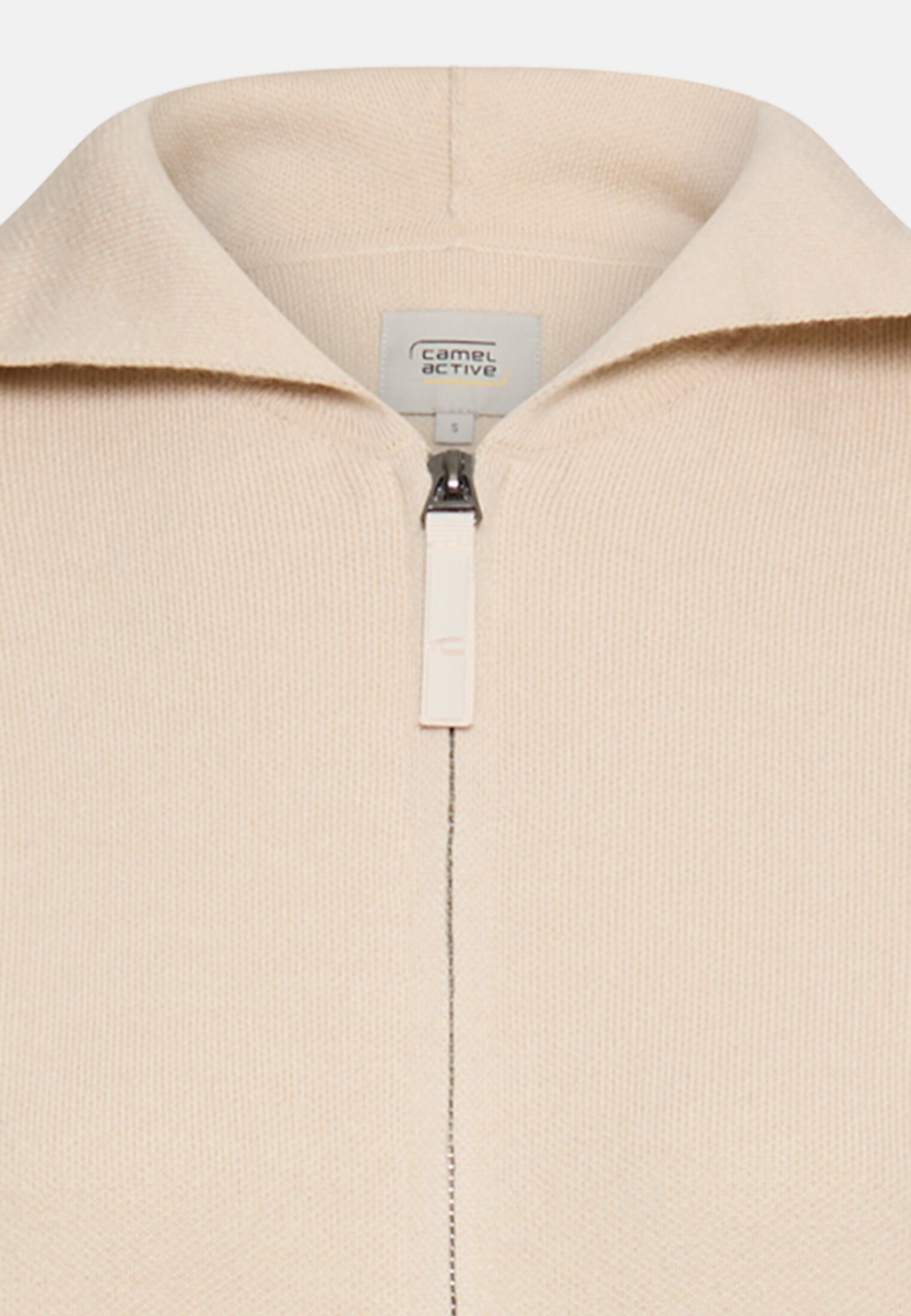 Damen Strickjacke mit Kapuze Hafer vorne nah