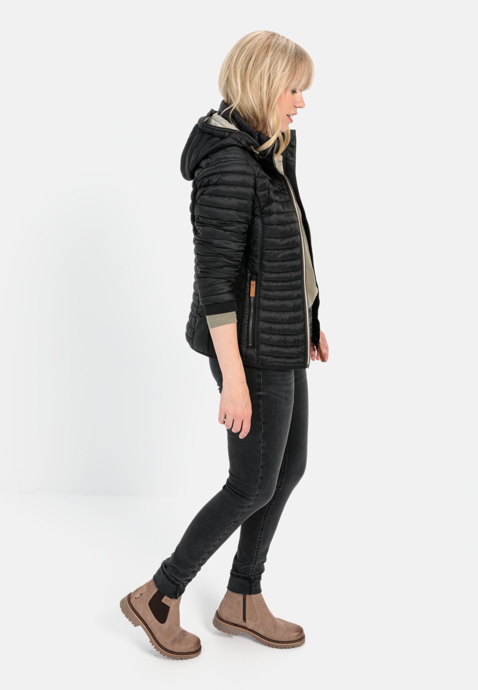 Women Lightweight quilted jacket made from recycled polyamide Black worn emotional