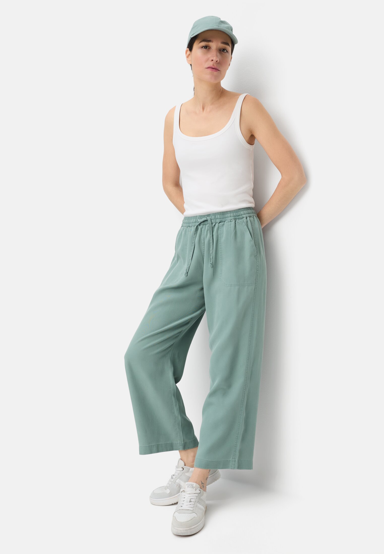Damen Culotte mit Tunnelzug Jadeblau getragen emotional