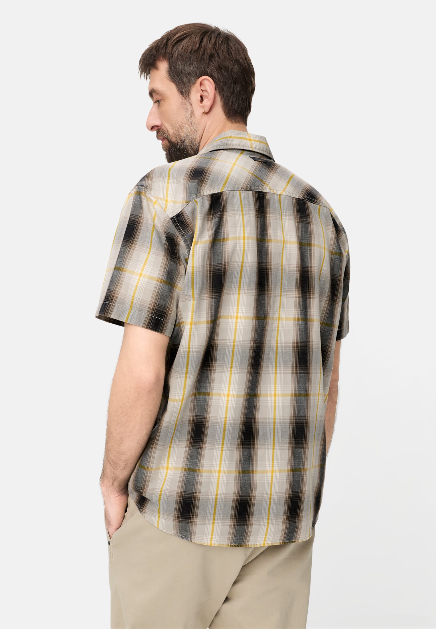 Herren Kurzarmhemd mit Brusttaschen Sonnengelb getragen hinten