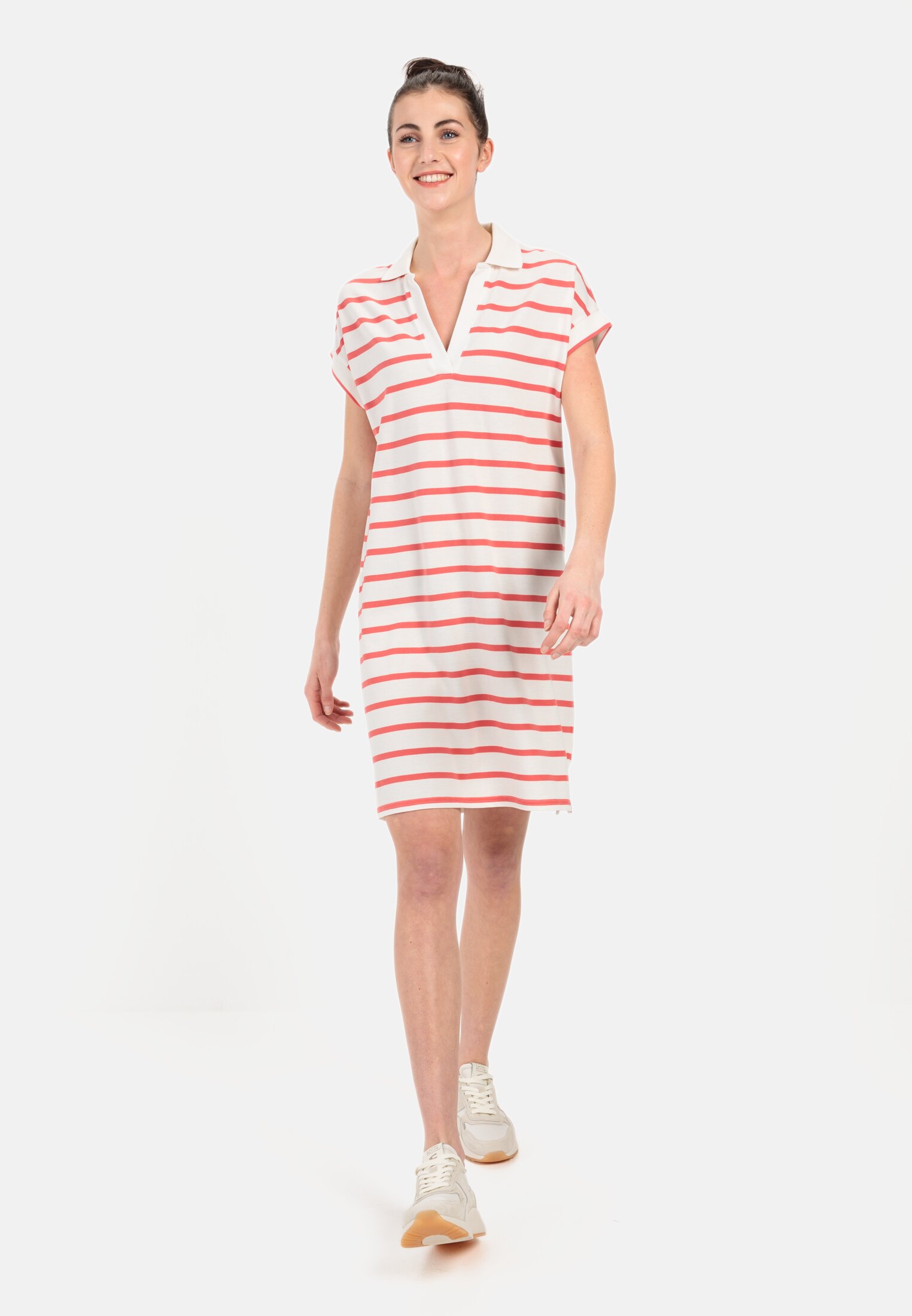 Damen Piqué Polokleid aus zertifiziertem Organic Cotton Rot-Orange getragen vorn