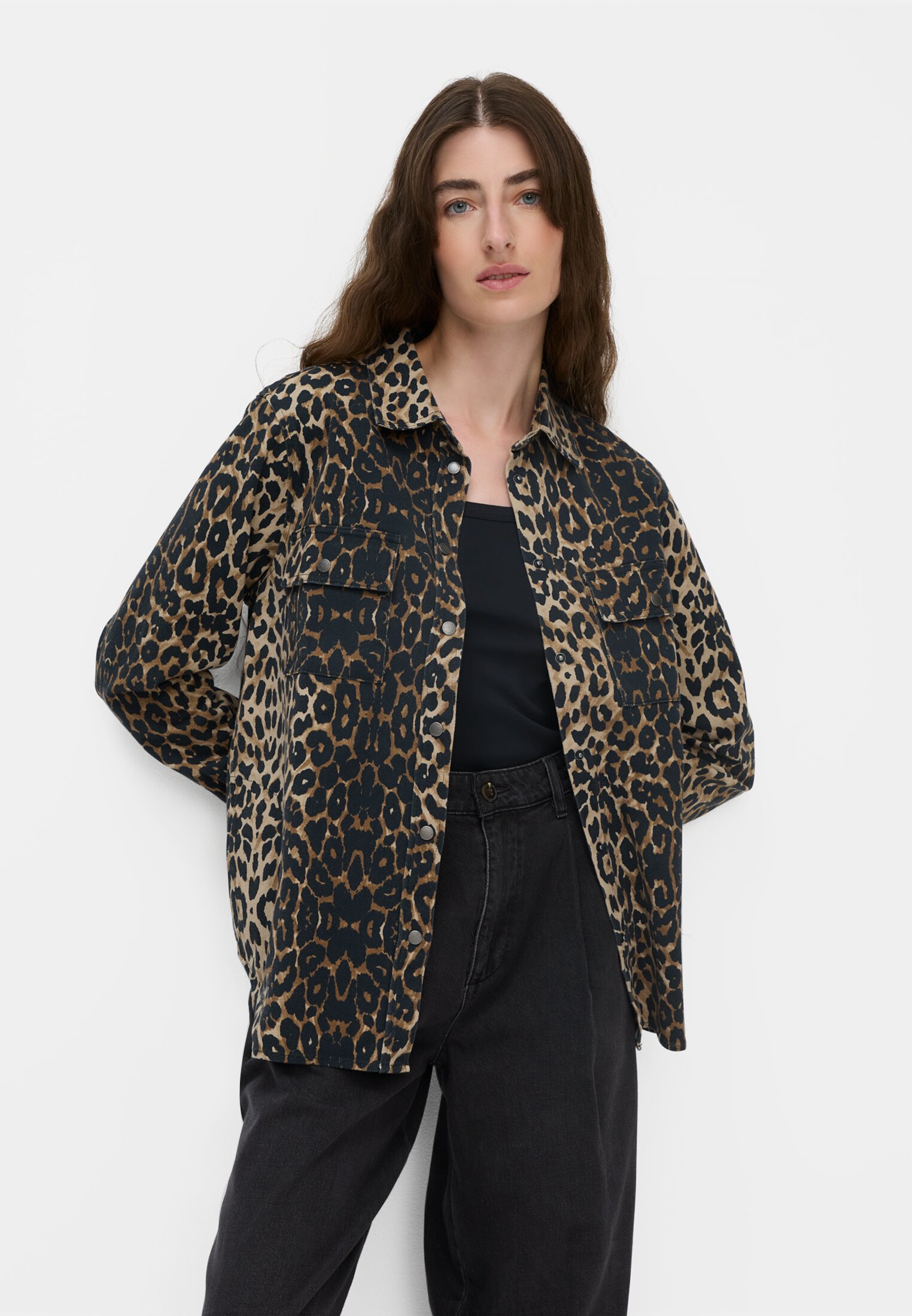 Women Long-sleeved blouse with leo print Leo worn emotional