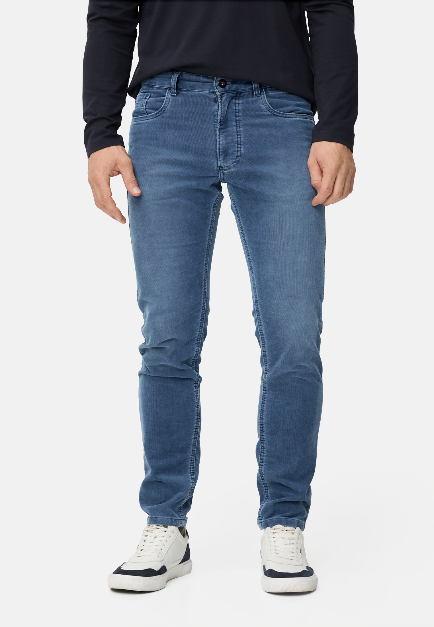 Herren Slim Fit 5-Pocket Hose Tintenblau getragen vorn