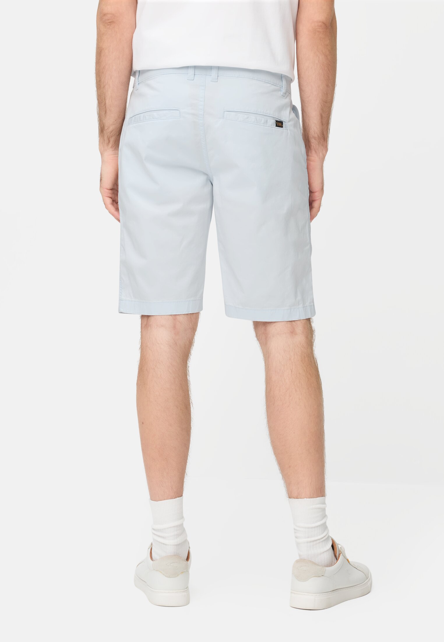 Herren Bermuda Shorts mit Reißverschluss Himmelblau getragen hinten