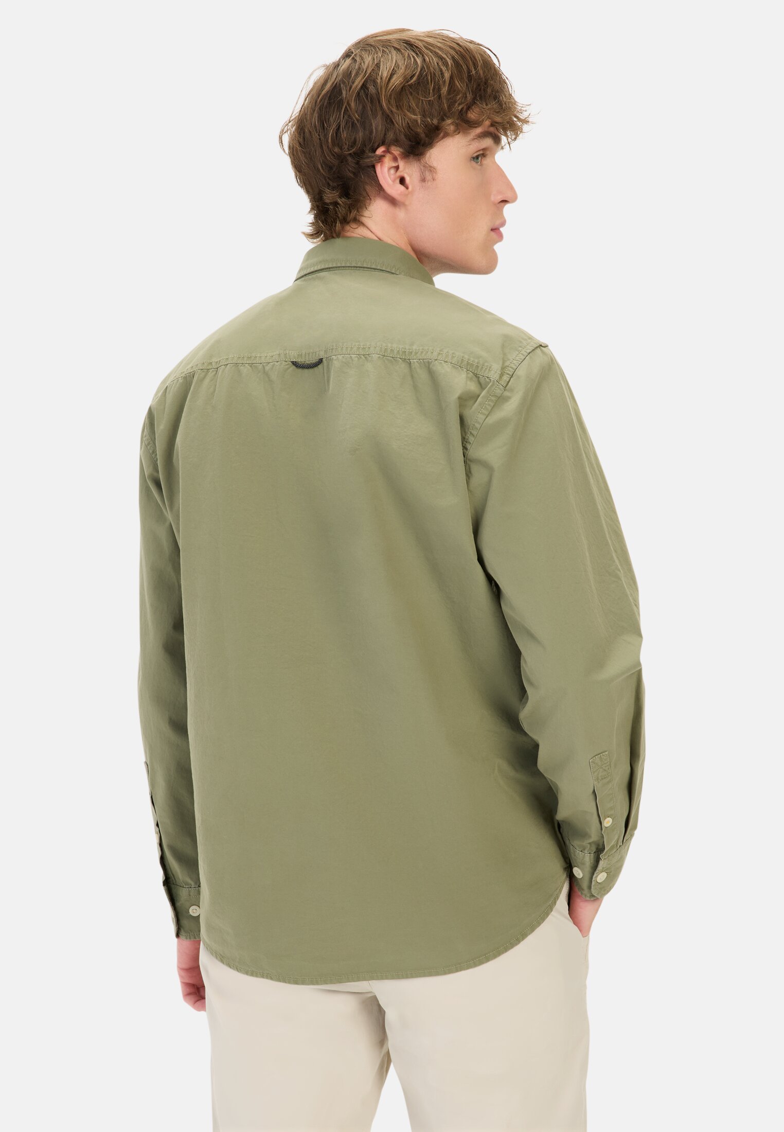 camelactive_Langarmshirt_Dusty_Khaki_409113-5S13-34_M2 Men Cotton shirt with chest pocket Green worn back