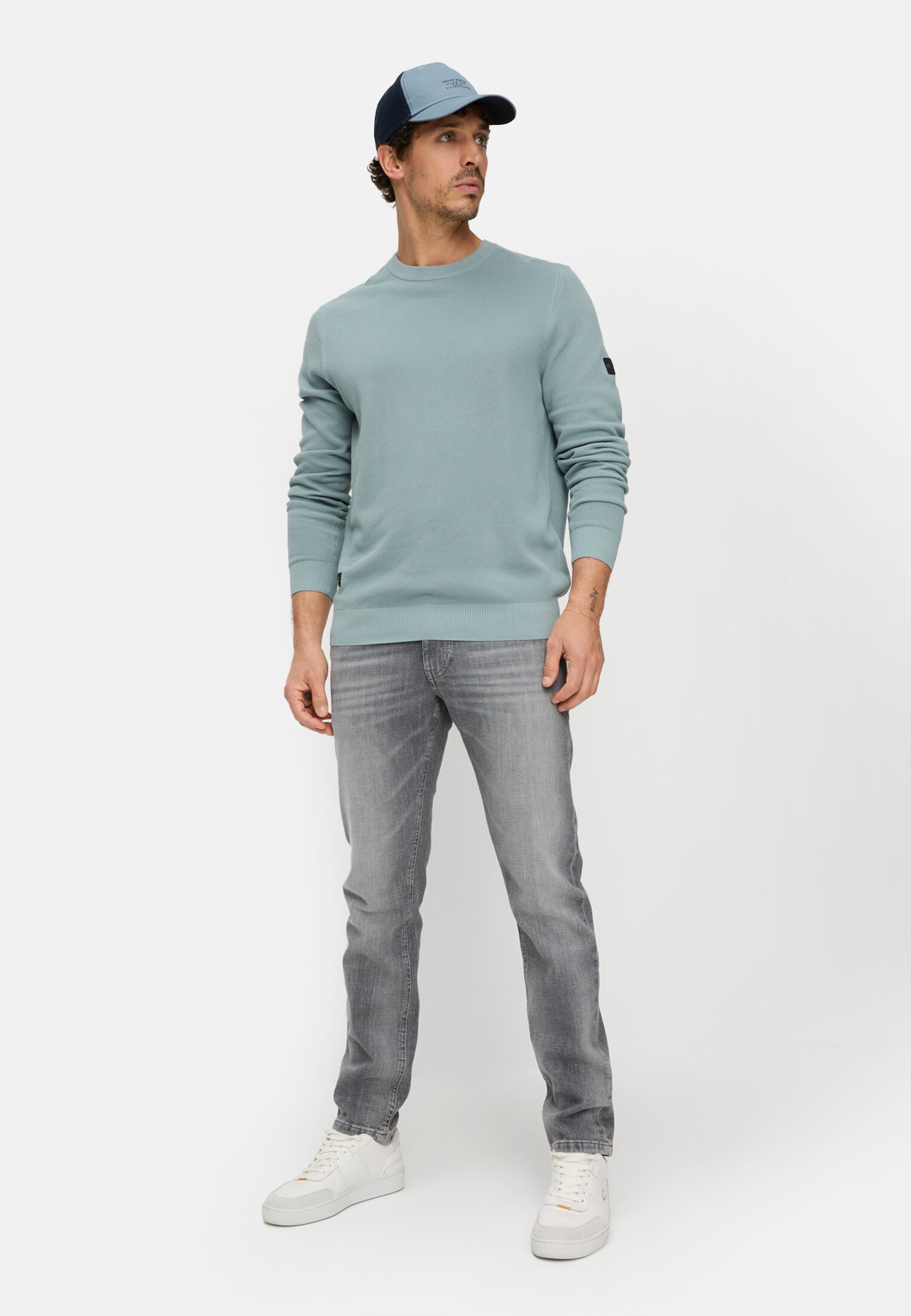 Heren Gebreide trui met ronde hals Lichtblauw gedragen voor lichaam compleet 