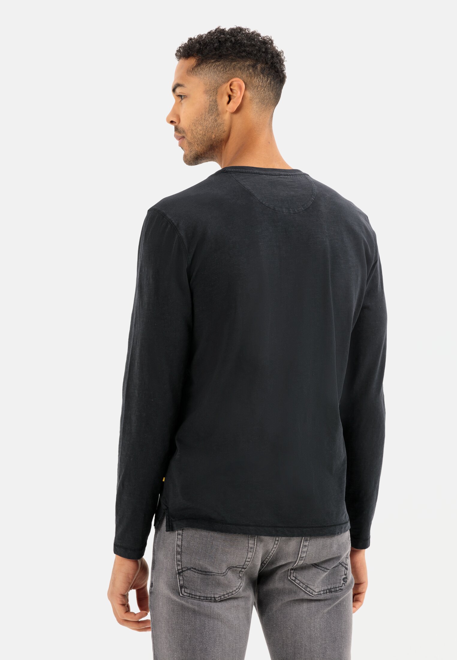 Men Lightweight long-sleeved shirt with henley collar in pure organic cotton Black worn back