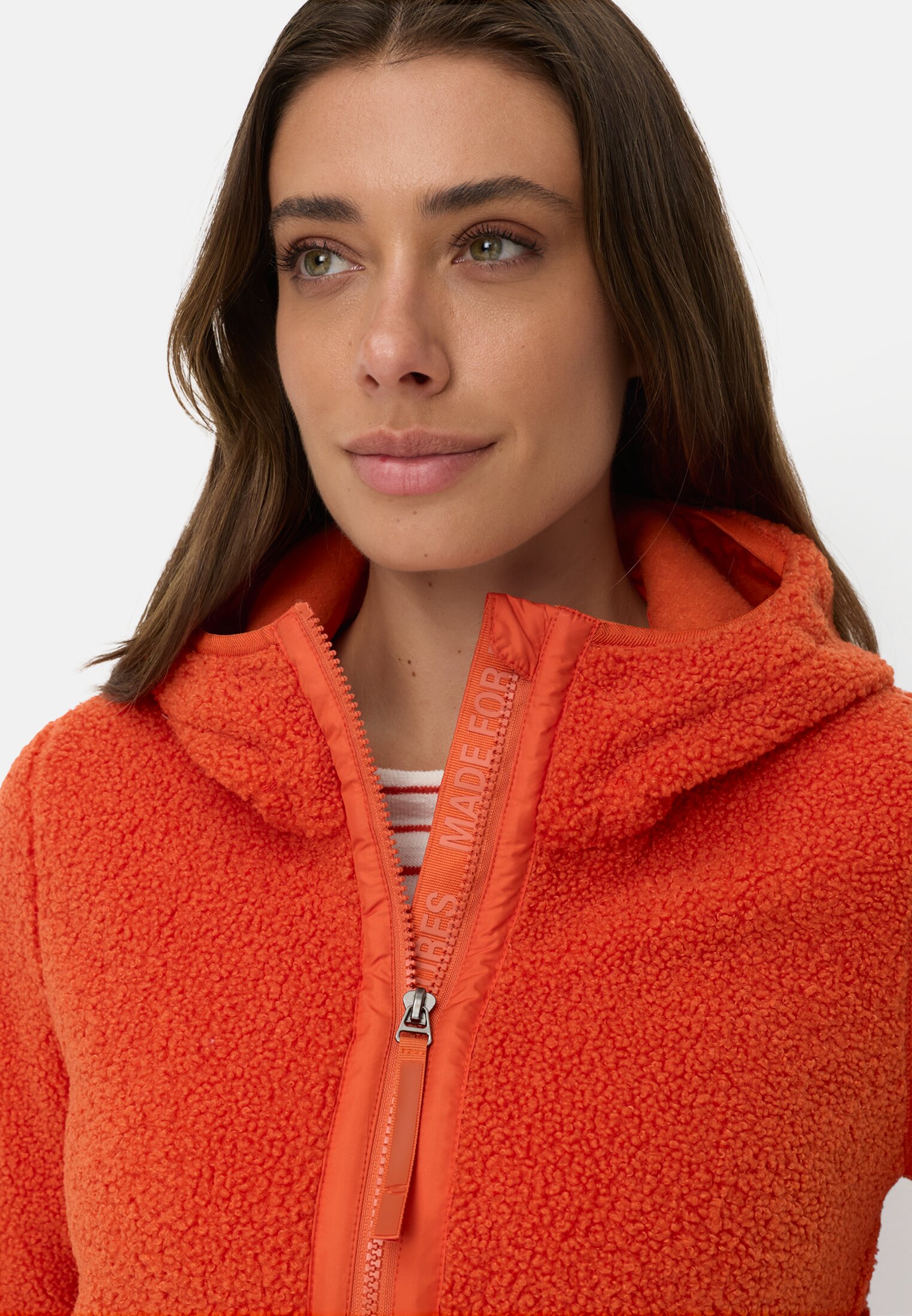 Damen Teddyjacke mit wärmenden Taschenfutter Orange getragen detailliert nah