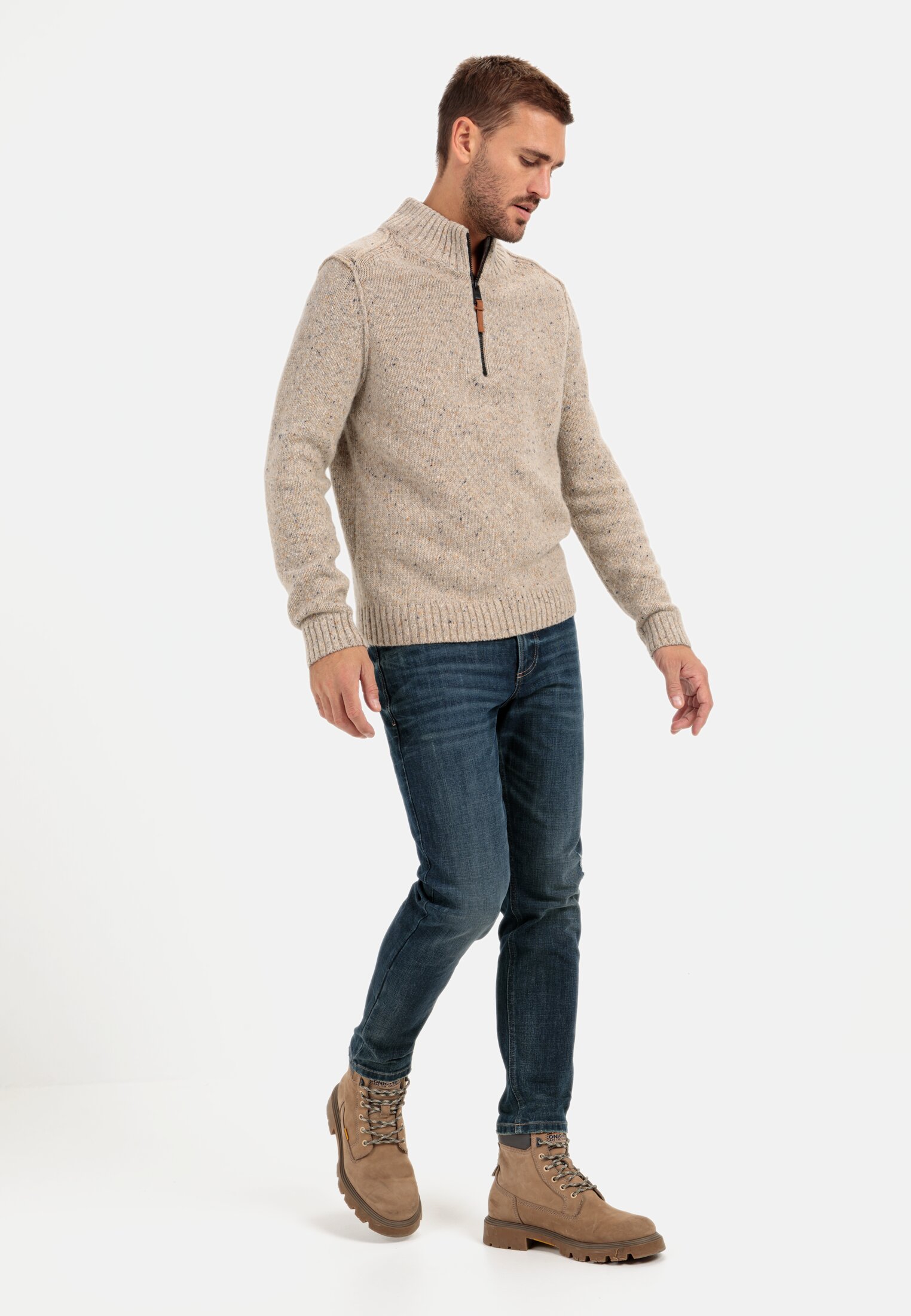 MI_409585-2K39-19_M3-00 Herren Stricktroyer mit Merinowolle Beige Braun getragen vorne Ganzkörper