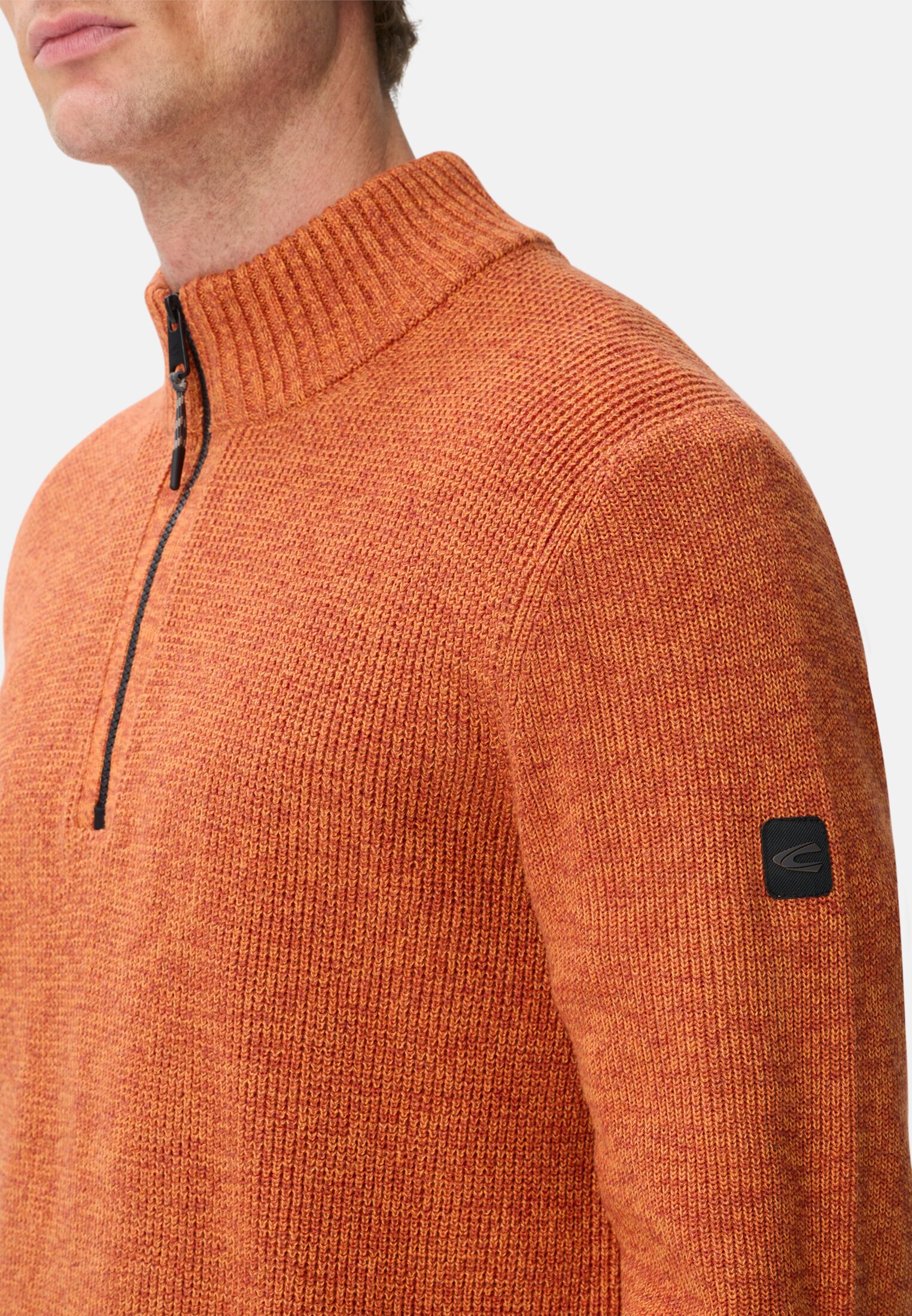 Heren Gebreide trui in gemêleerde look Oranje gedragen detail dichtbij