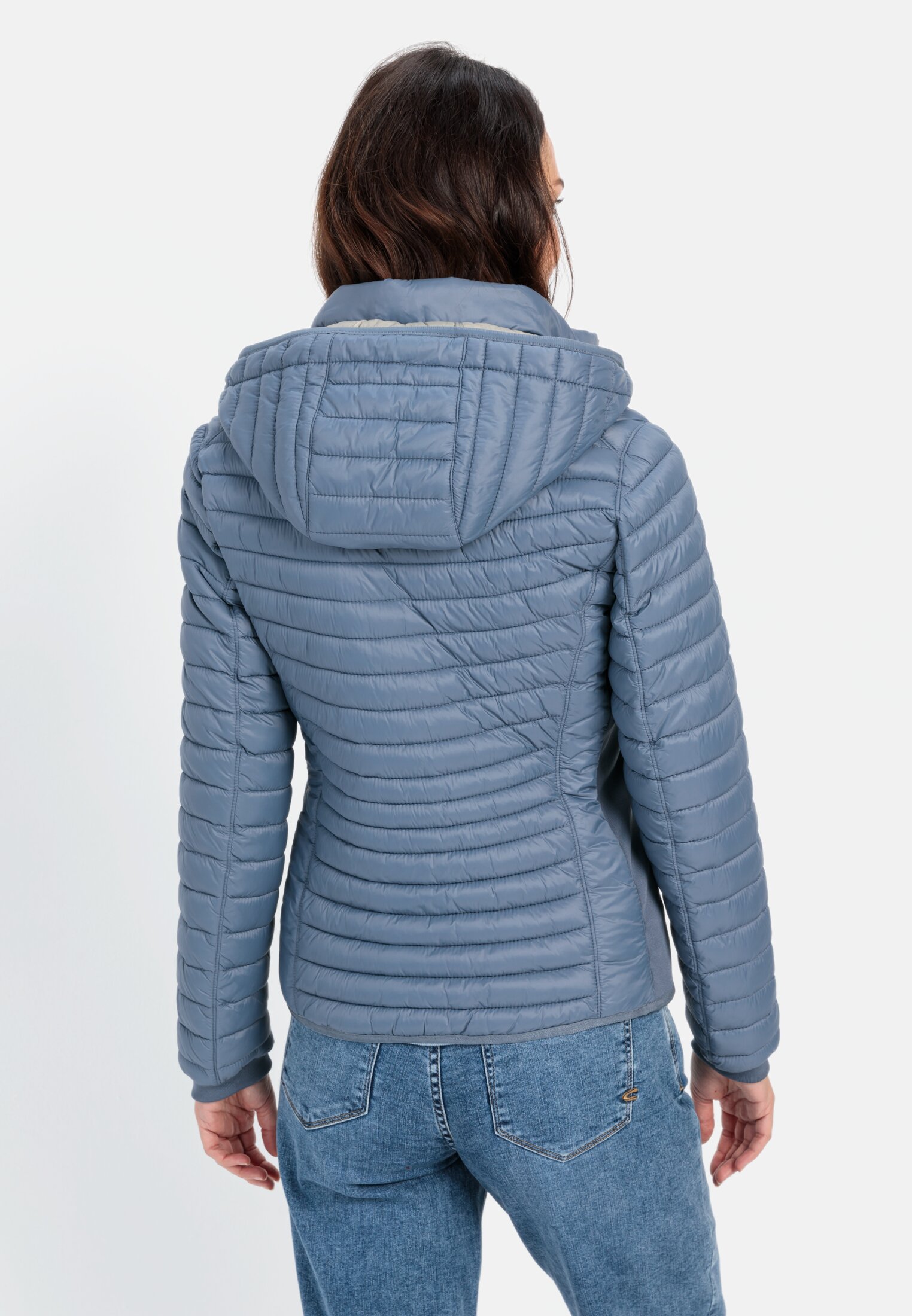 Damen Leichte Steppjacke aus recyceltem Polyamid Blau getragen hinten