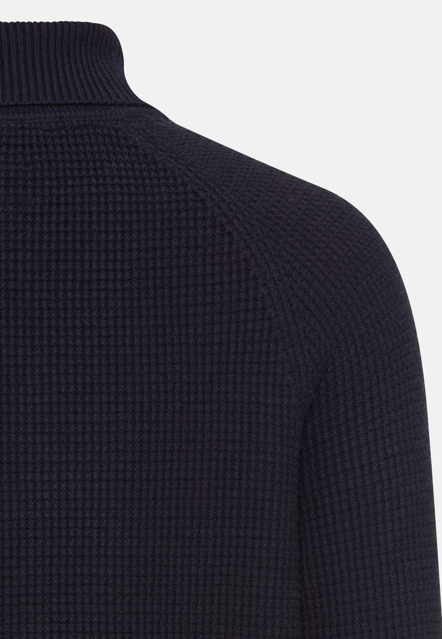 Herren Rollkragenpullover mit gerippten Ärmelbündchen Navyblau hinten nah