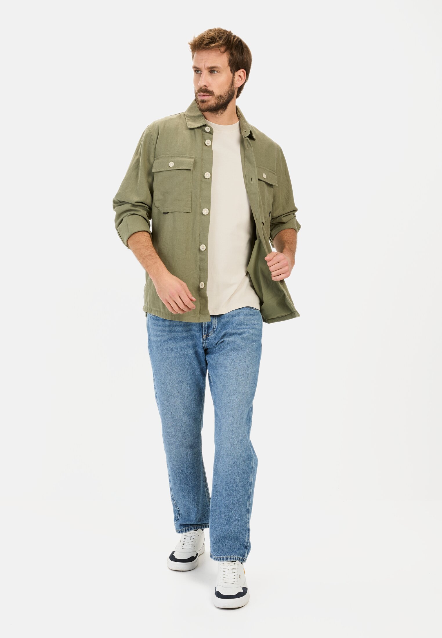 Men Overshirt made from a linen-cotton blend Dark Green worn front full body