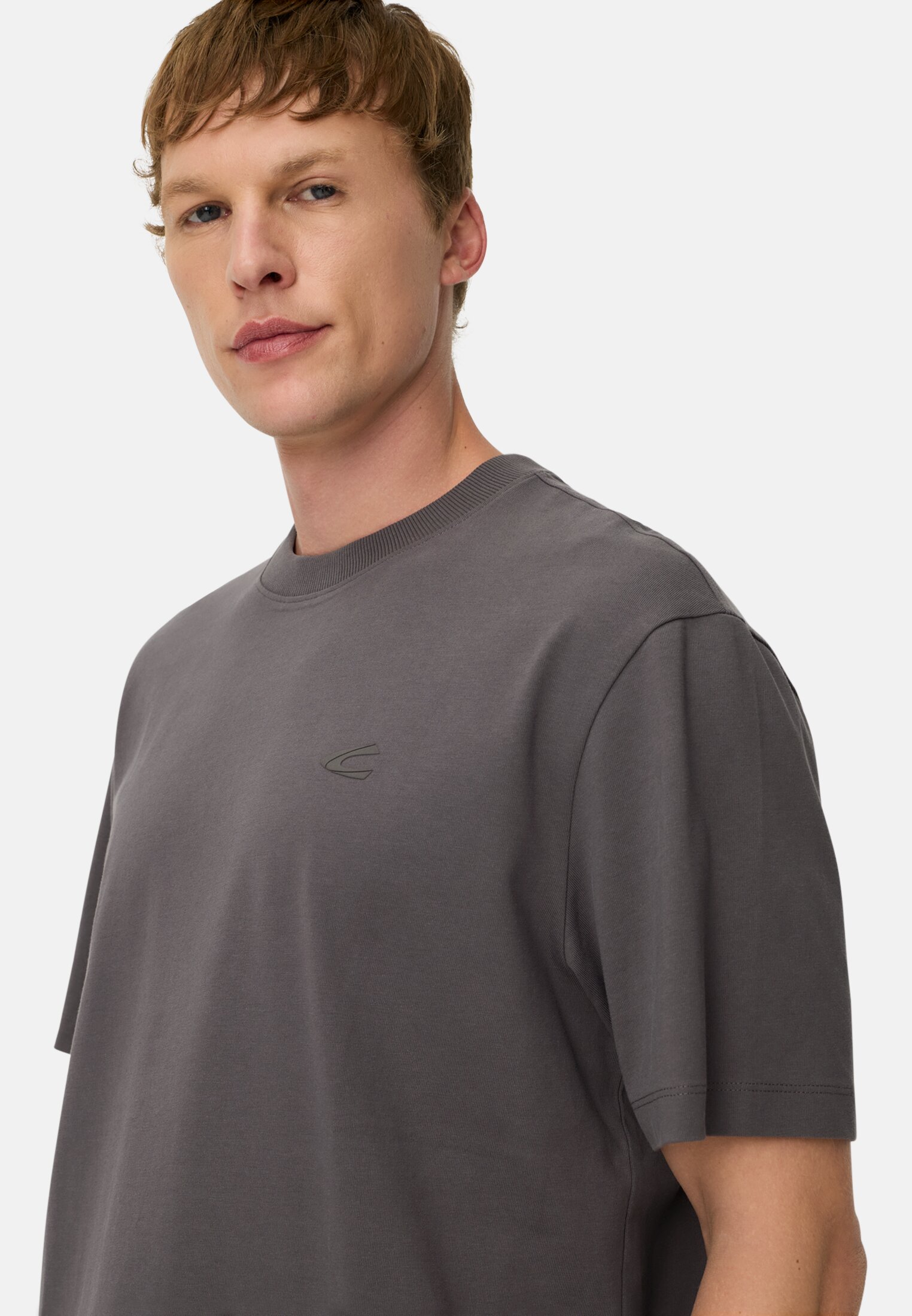 Men T-shirt with back print in relaxed fit Graphite grey worn detail close