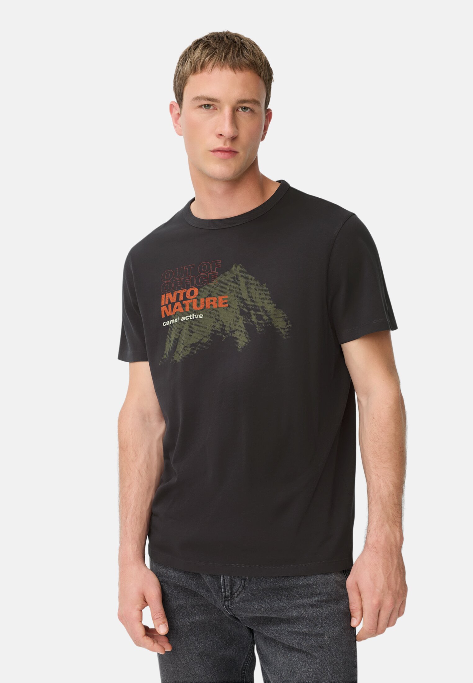 Herren T-Shirt aus reiner Baumwolle mit Rundhalsausschnitt Schwarz getragen vorn