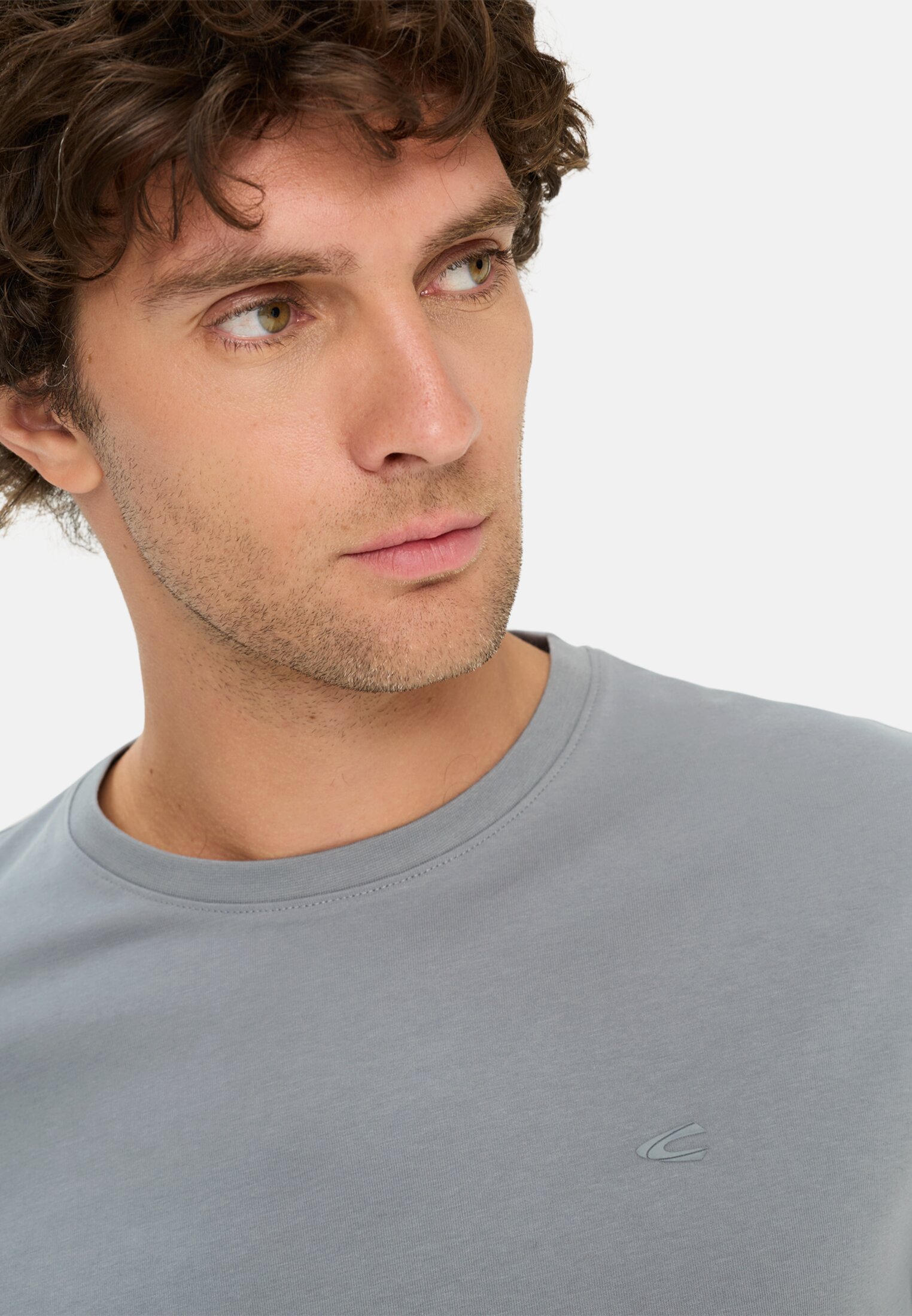 Herren fleXXXactive® Langarmshirt mit Rundhalsausschnitt Sturmblau getragen detailliert nah