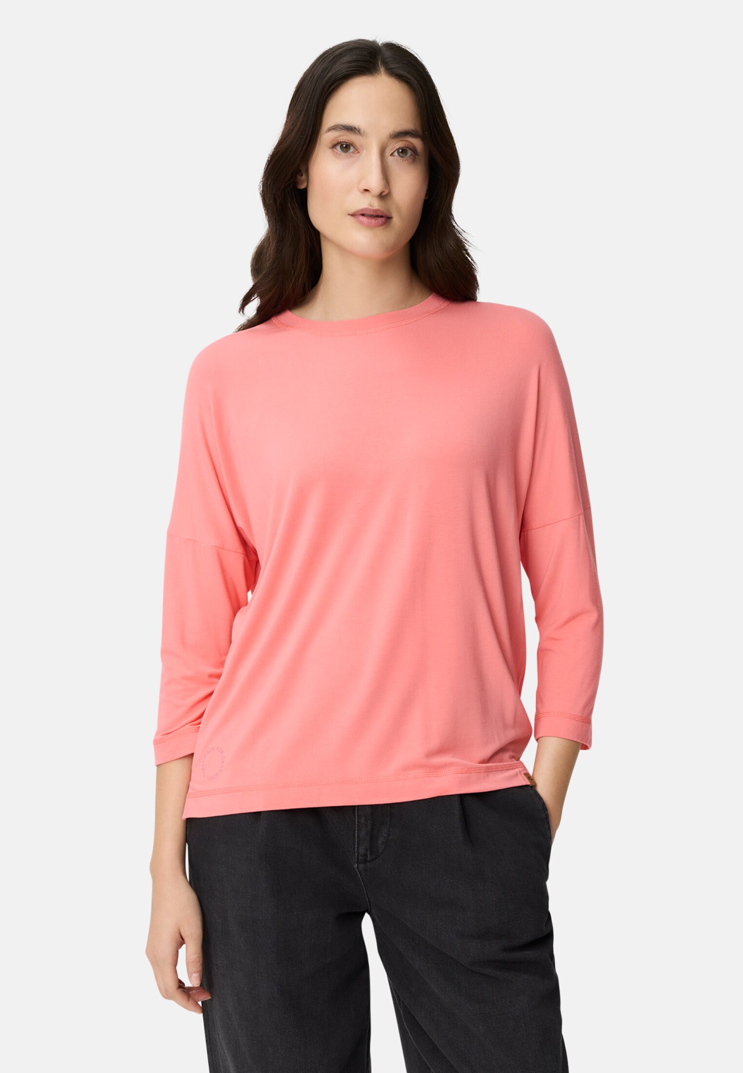 Damen Langarmshirt mit Rundhalsausschnitt Beere getragen vorn