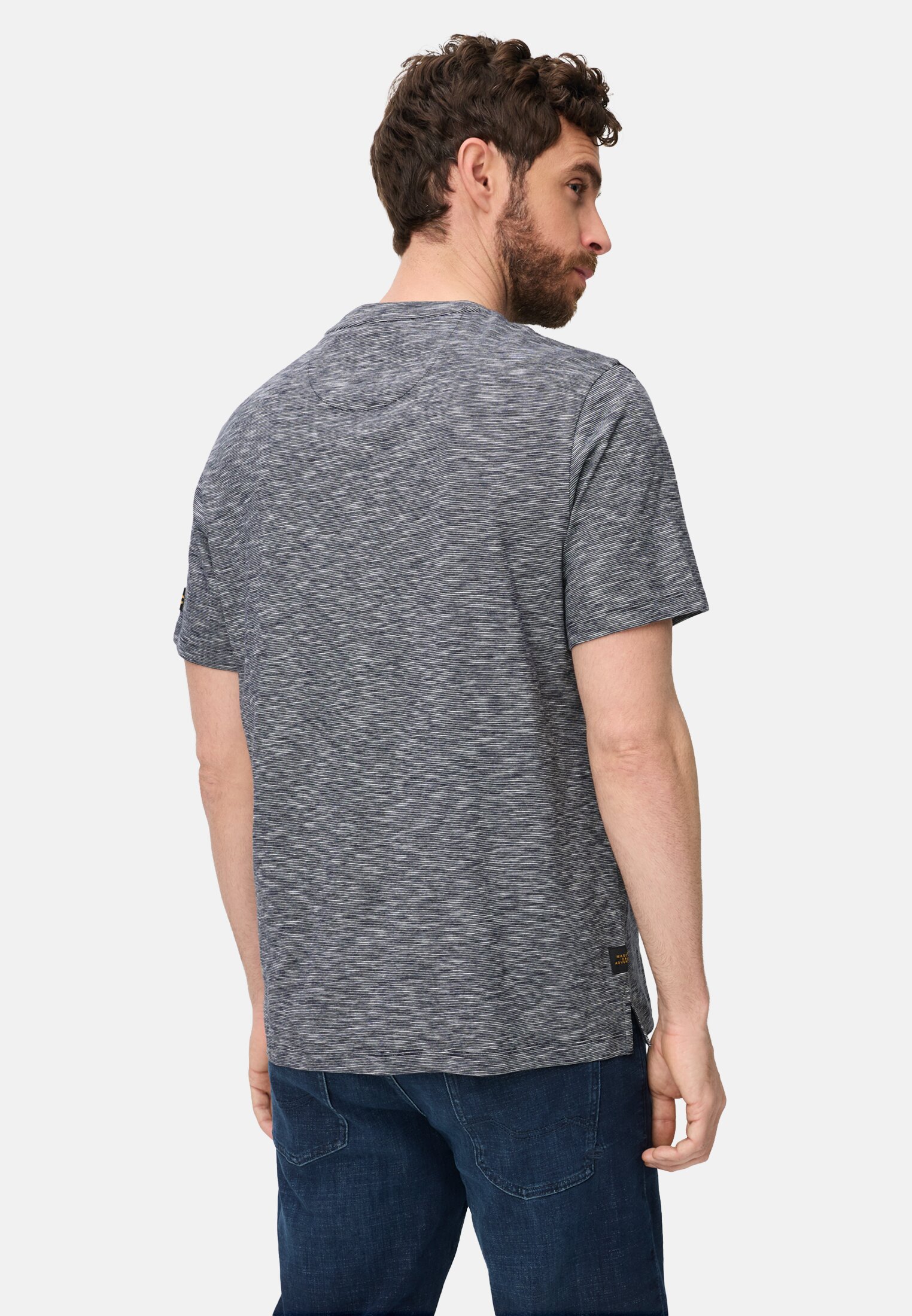 Herren T-Shirt mit Knopfleiste Dunkelblau getragen hinten