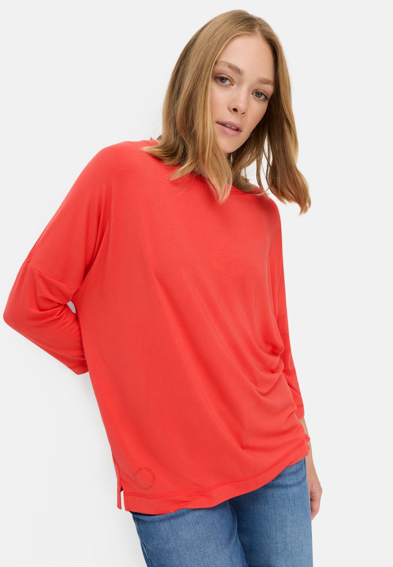 Women Long-sleeved shirt with a crew neck Flame red worn emotional