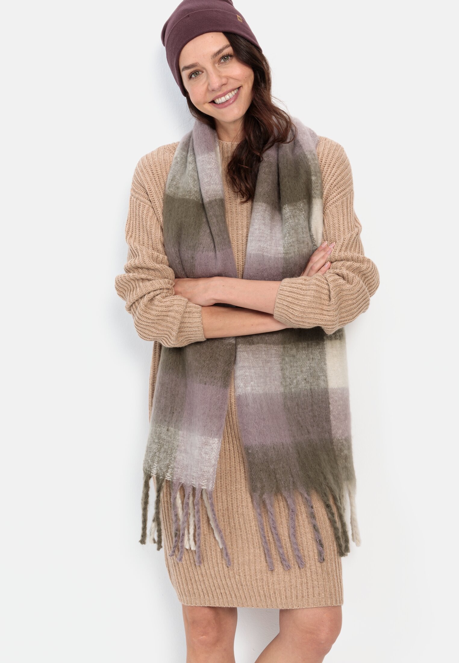 Women Knitted dress with stand-up collar Beige worn emotional