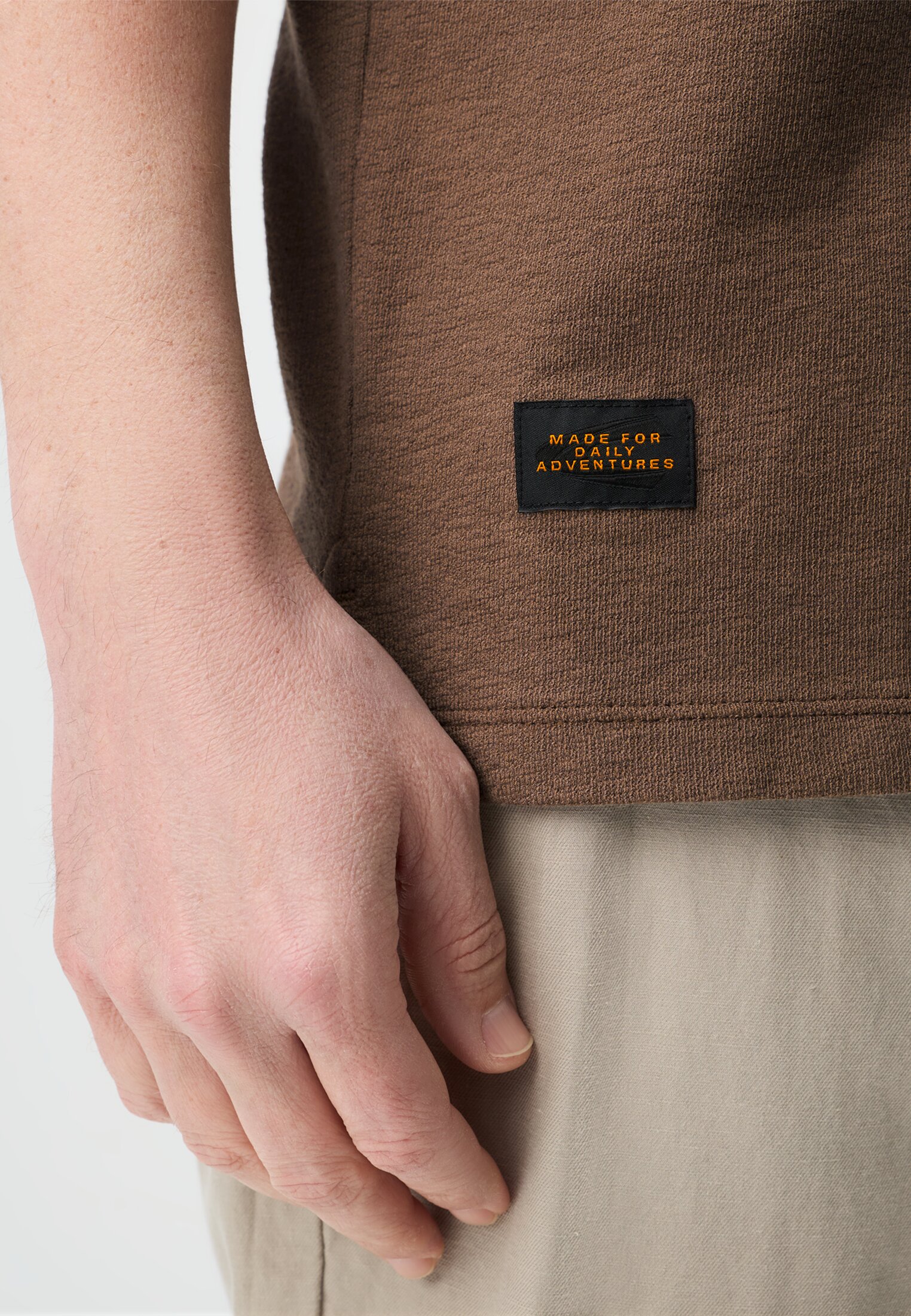 Men Polo shirt made of pure cotton Mud Brown worn detail close