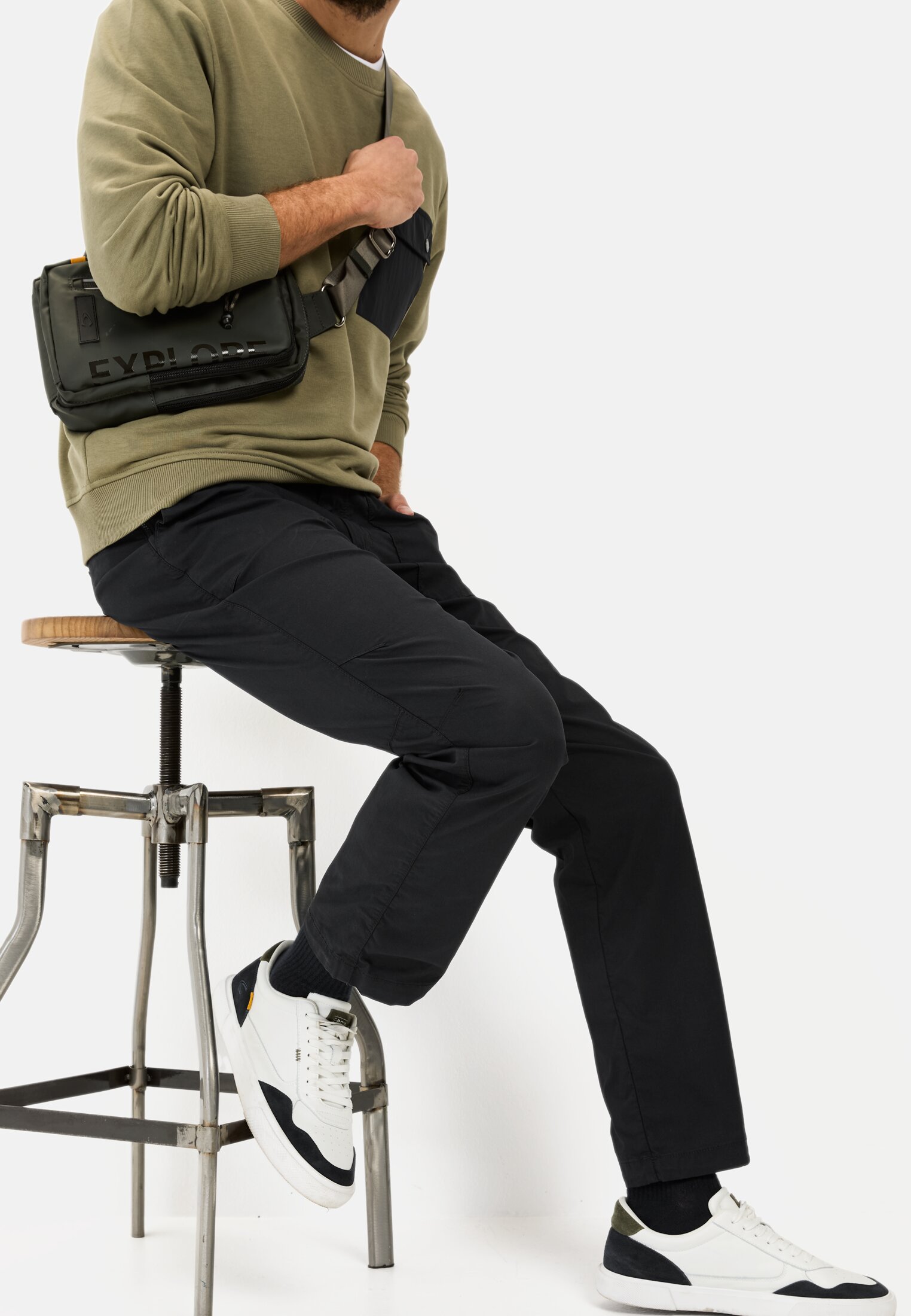 Men Lightweight chinos in a relaxed fit Dark blue worn emotional