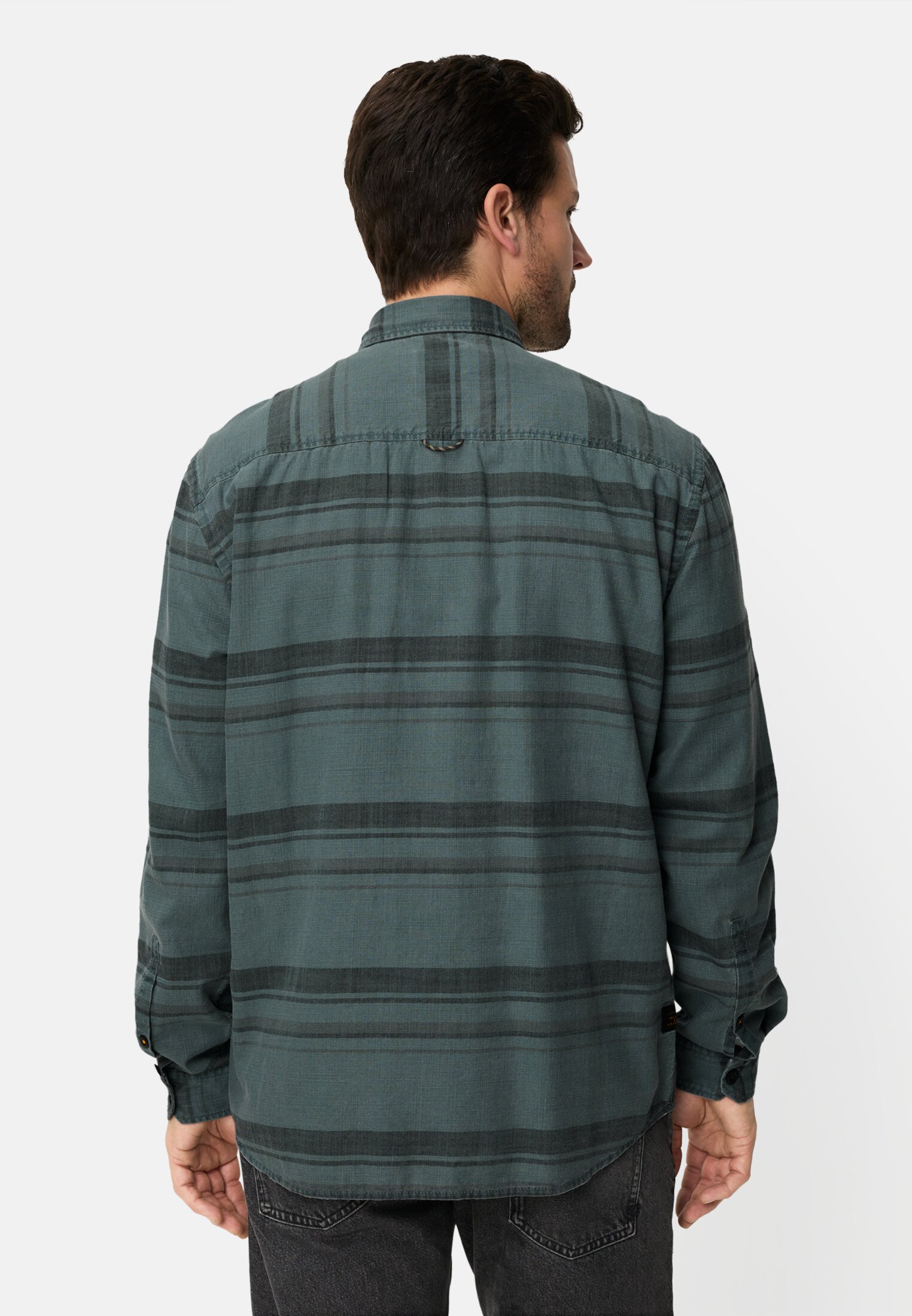 Herren Langarmhemd aus reiner Baumwolle Tintenblau getragen hinten