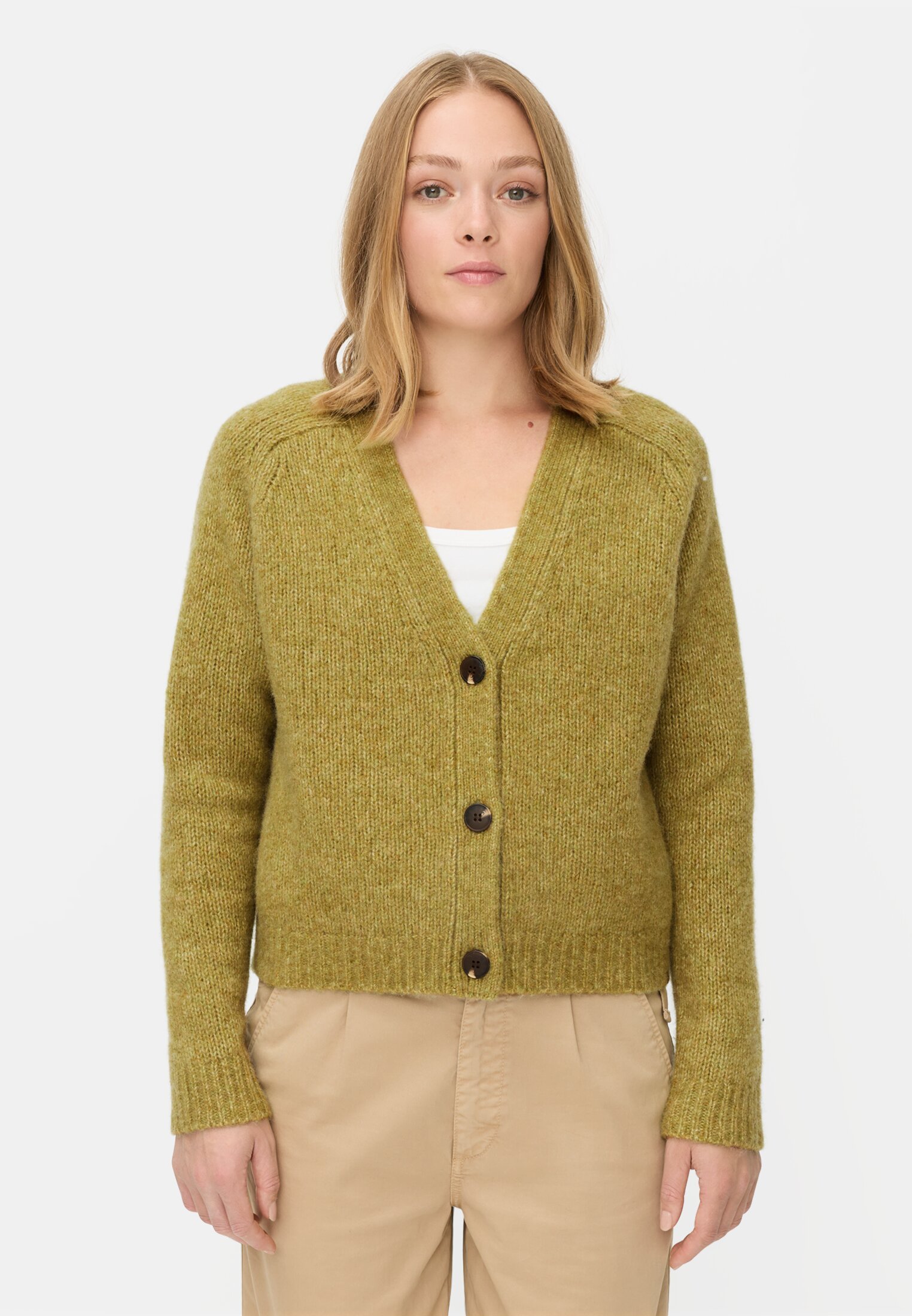 Damen Strickjacke mit Raglanärmeln und Knopfverschluss Oliv getragen vorn