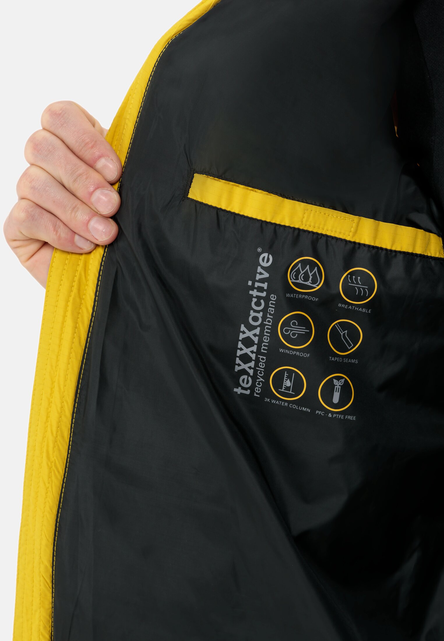 MI_430354-3O66-61_M5-00 Herren Wasserdichte teXXXactive® Funktionsjacke in Steppoptik Gelb getragen detailliert nah