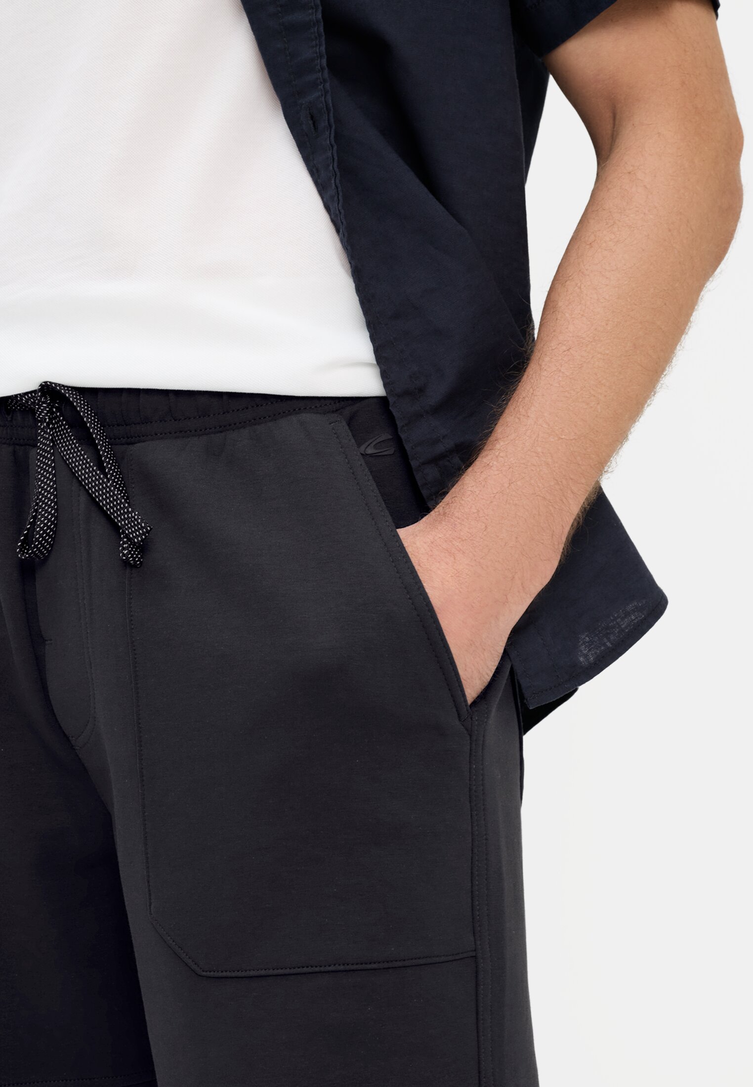 Men fleXXXactive® Bermuda shorts with drawstring Dark Blue worn detail close