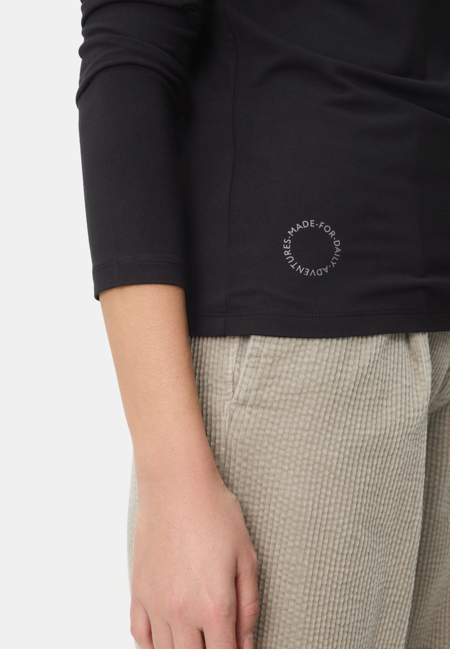 Damen Langarmshirt mit Stehkragen Kaviar getragen detailliert nah