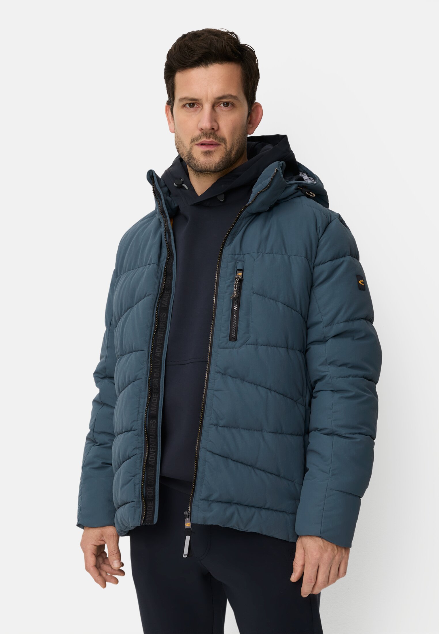 Herren Winterjacke mit abnehmbarer Kapuze Tintenblau getragen vorn