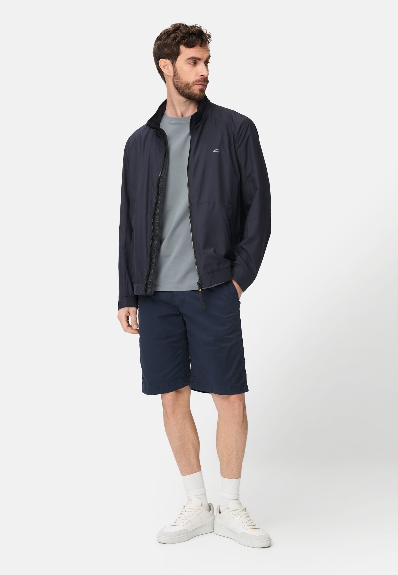 Herren fleXXXactive® T-Shirt mit Rundhalsausschnitt Stormy getragen vorne Ganzkörper