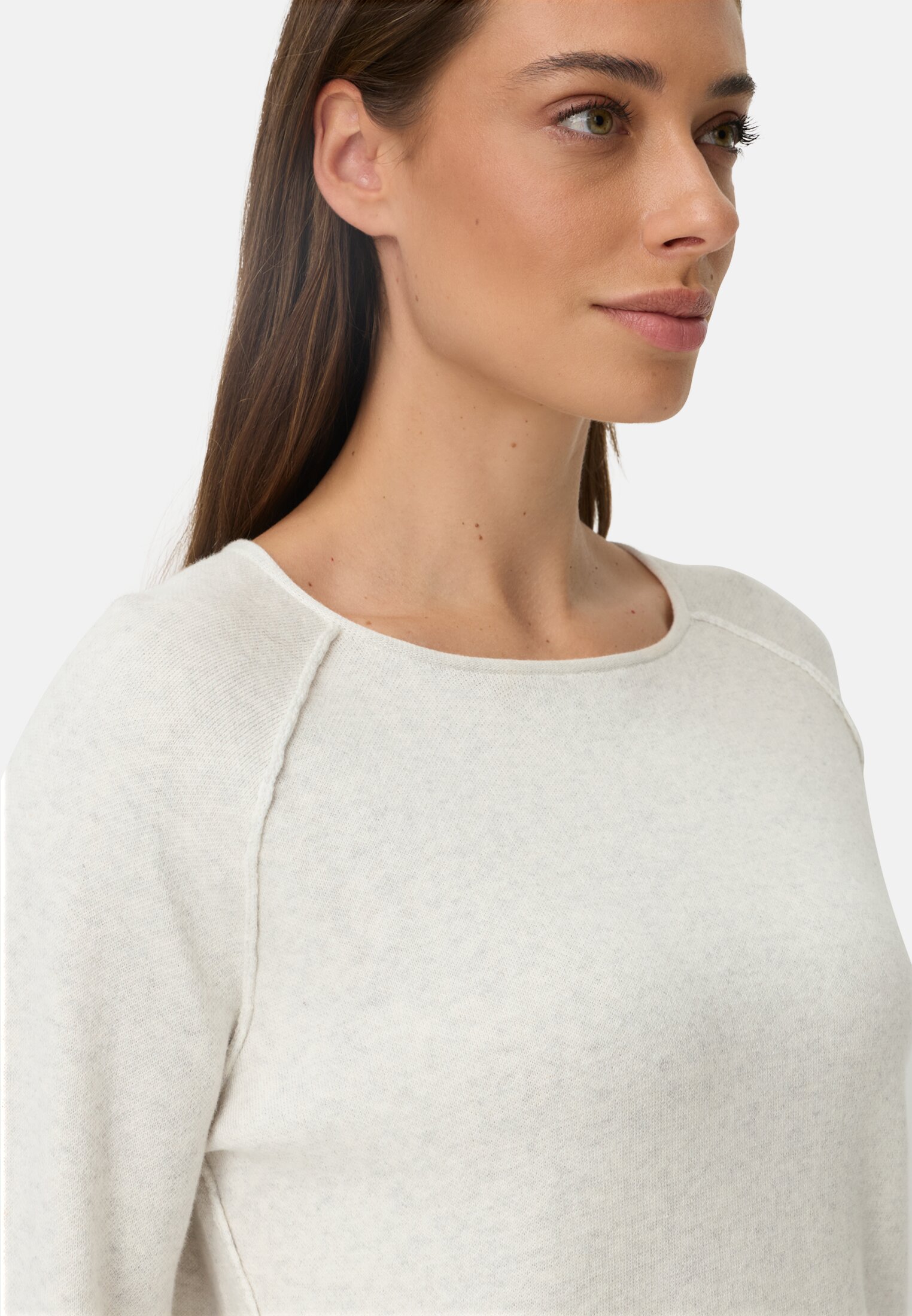 Damen Langarmshirt aus 100% Baumwolle Hellgrau getragen detailliert nah