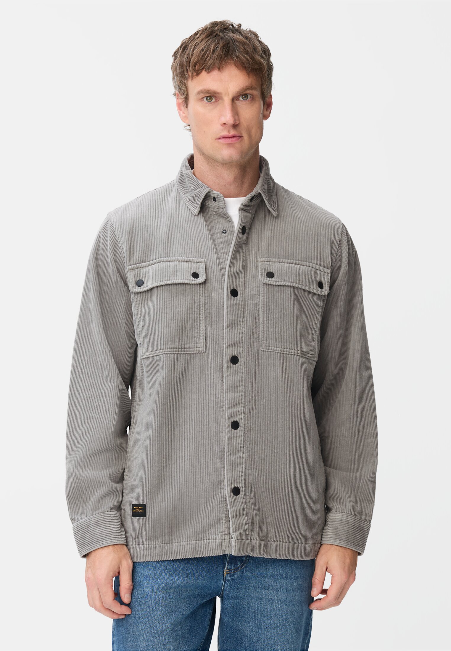 Herren Cord Overshirt aus 100% Baumwolle Grau getragen vorn